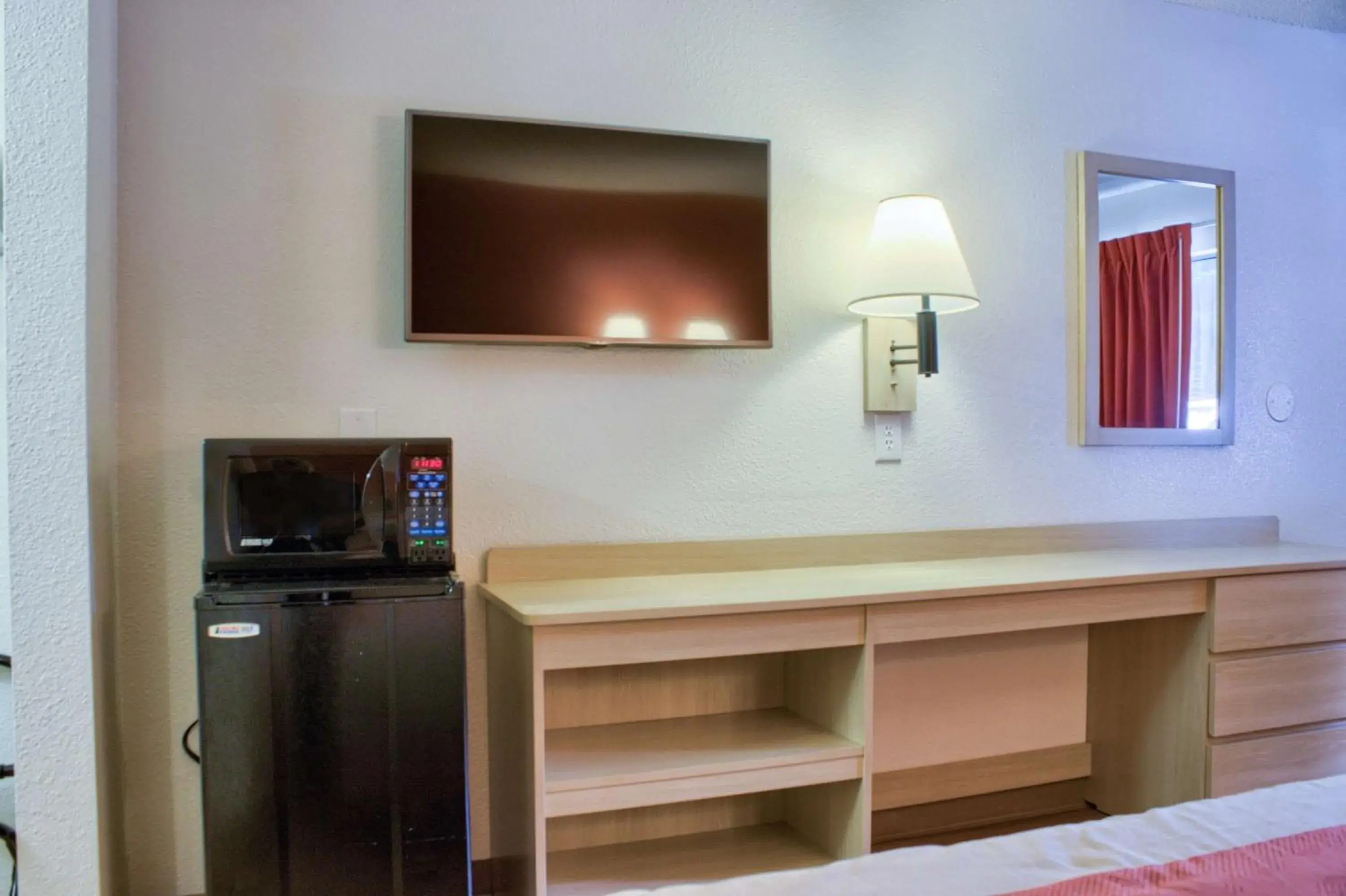TV and multimedia, TV/Entertainment Center in Motel 6-Seattle, WA - South