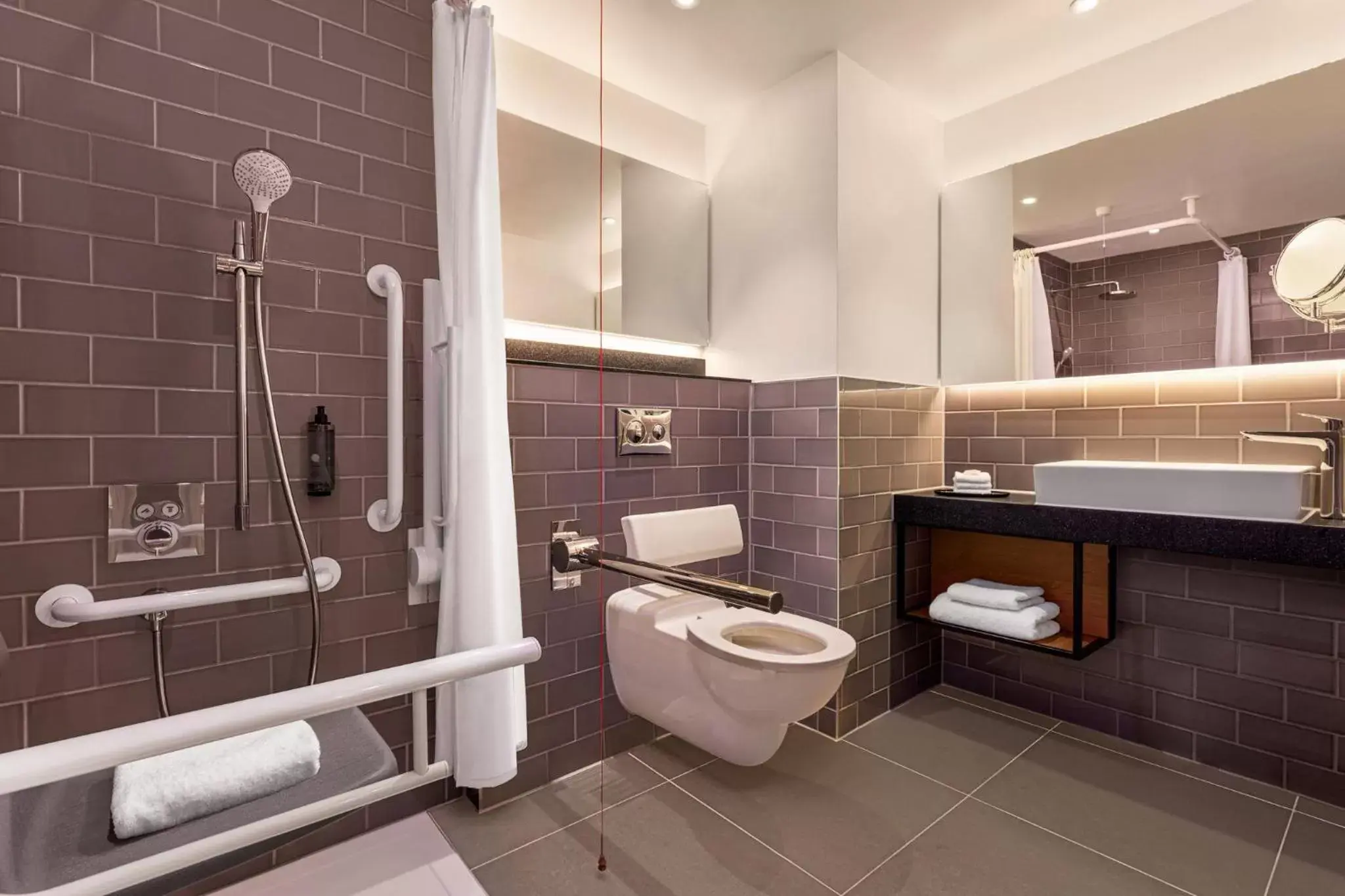 Photo of the whole room, Bathroom in Holiday Inn Birmingham Airport - NEC, an IHG Hotel