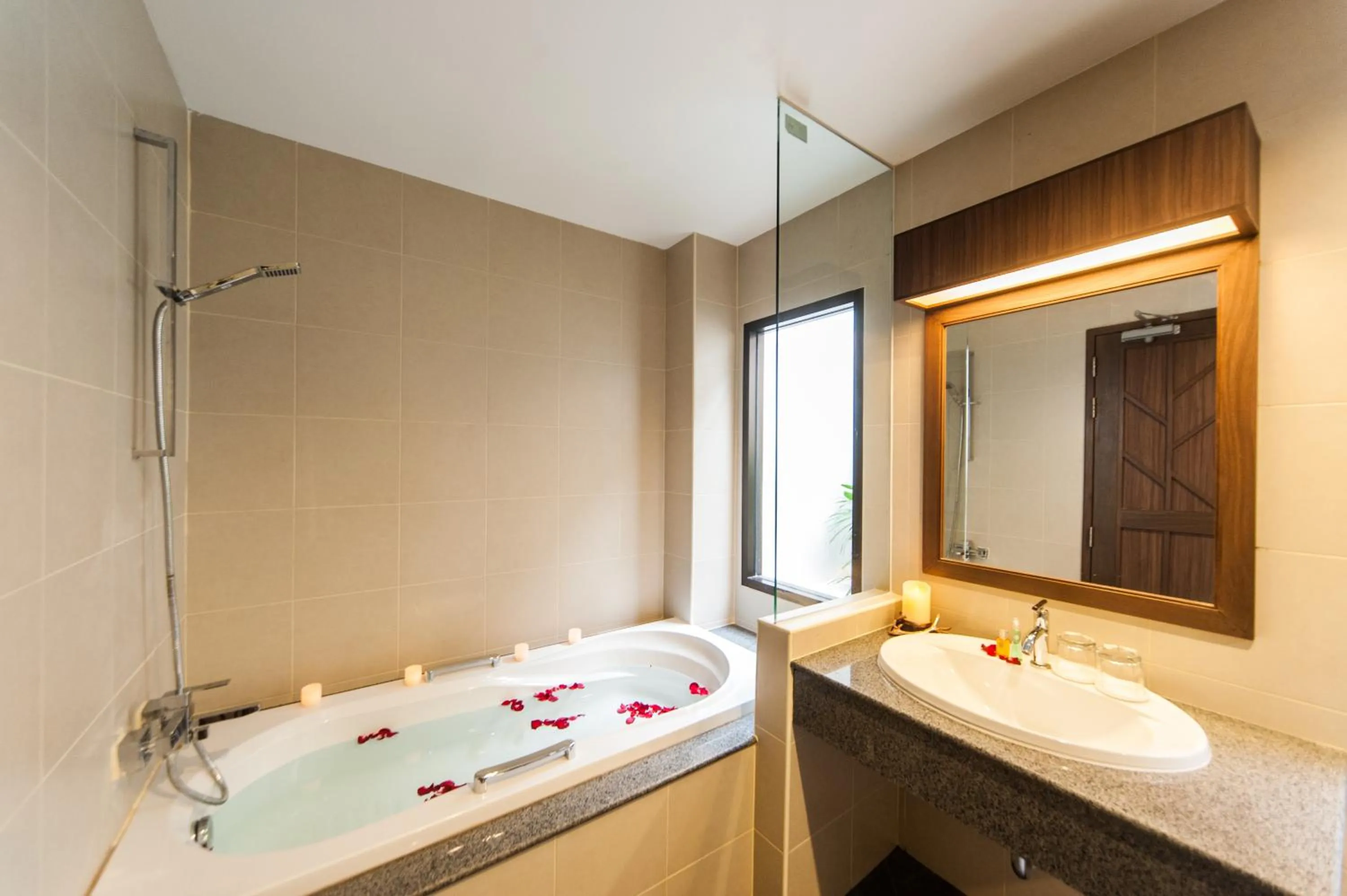 Shower in Ratana Hill Patong