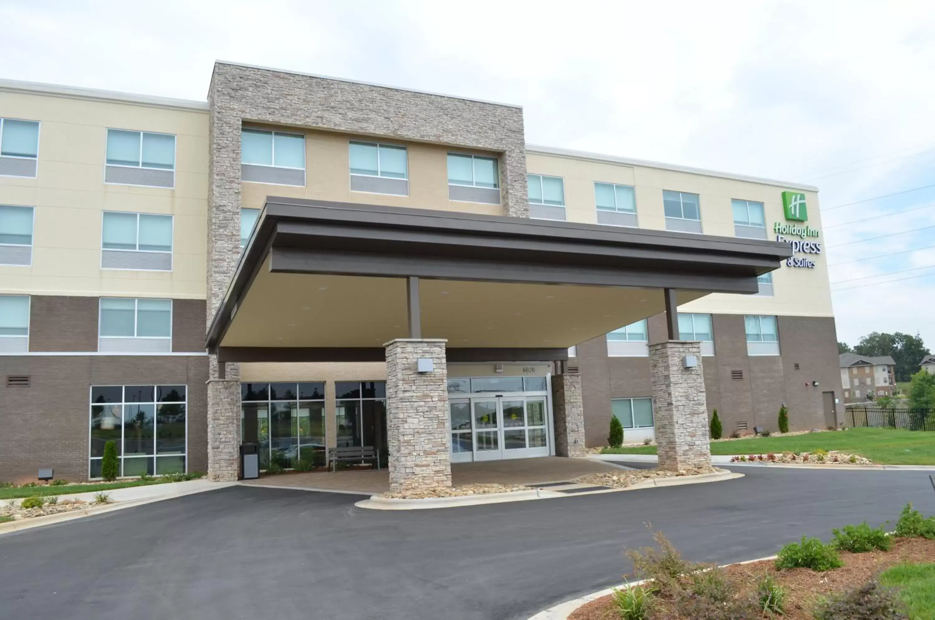 Property Building in Holiday Inn Express & Suites - Charlotte NE - University Area, an IHG Hotel