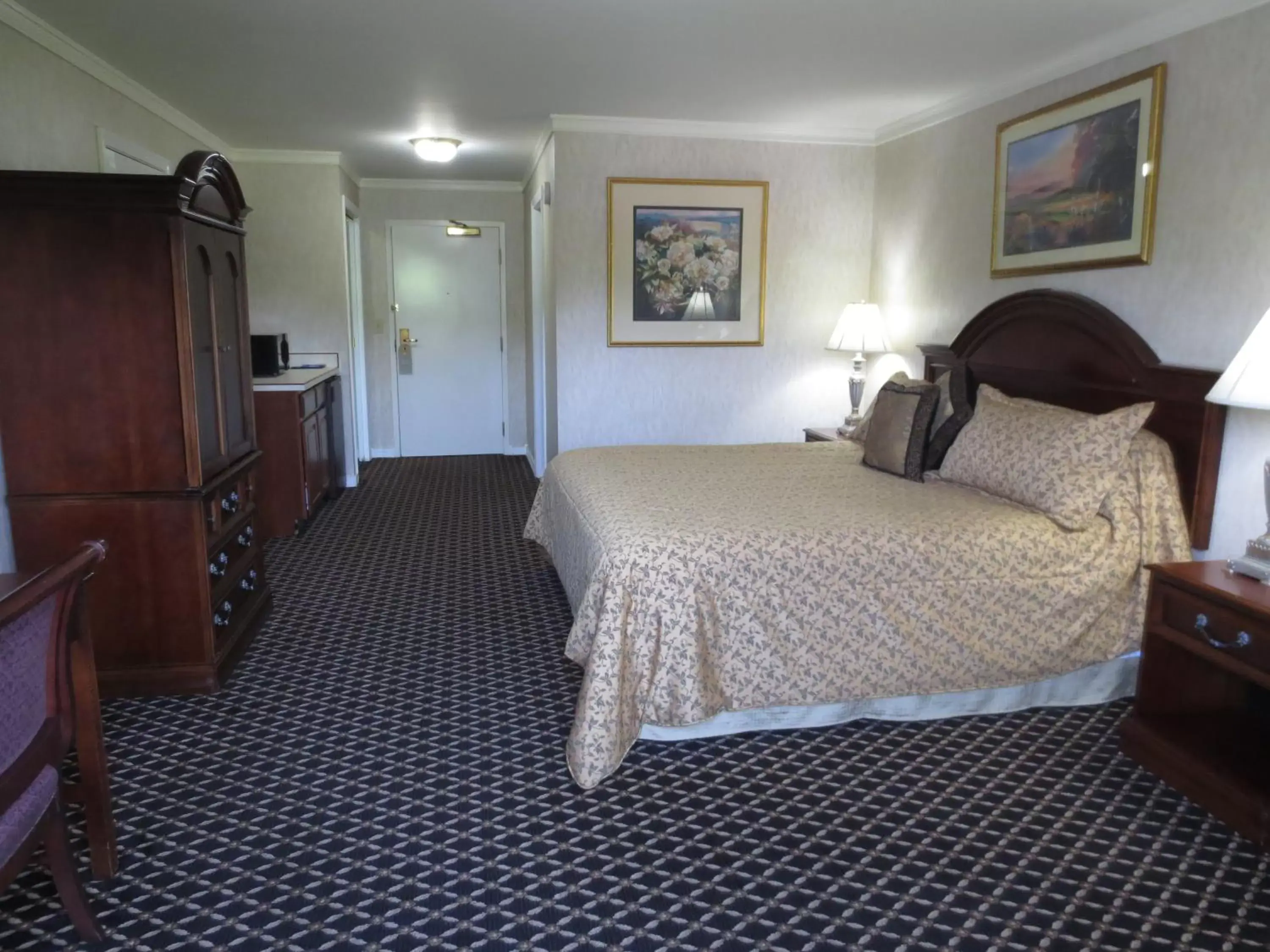 Photo of the whole room, Room Photo in Roosevelt Inn & Suites Saratoga Springs