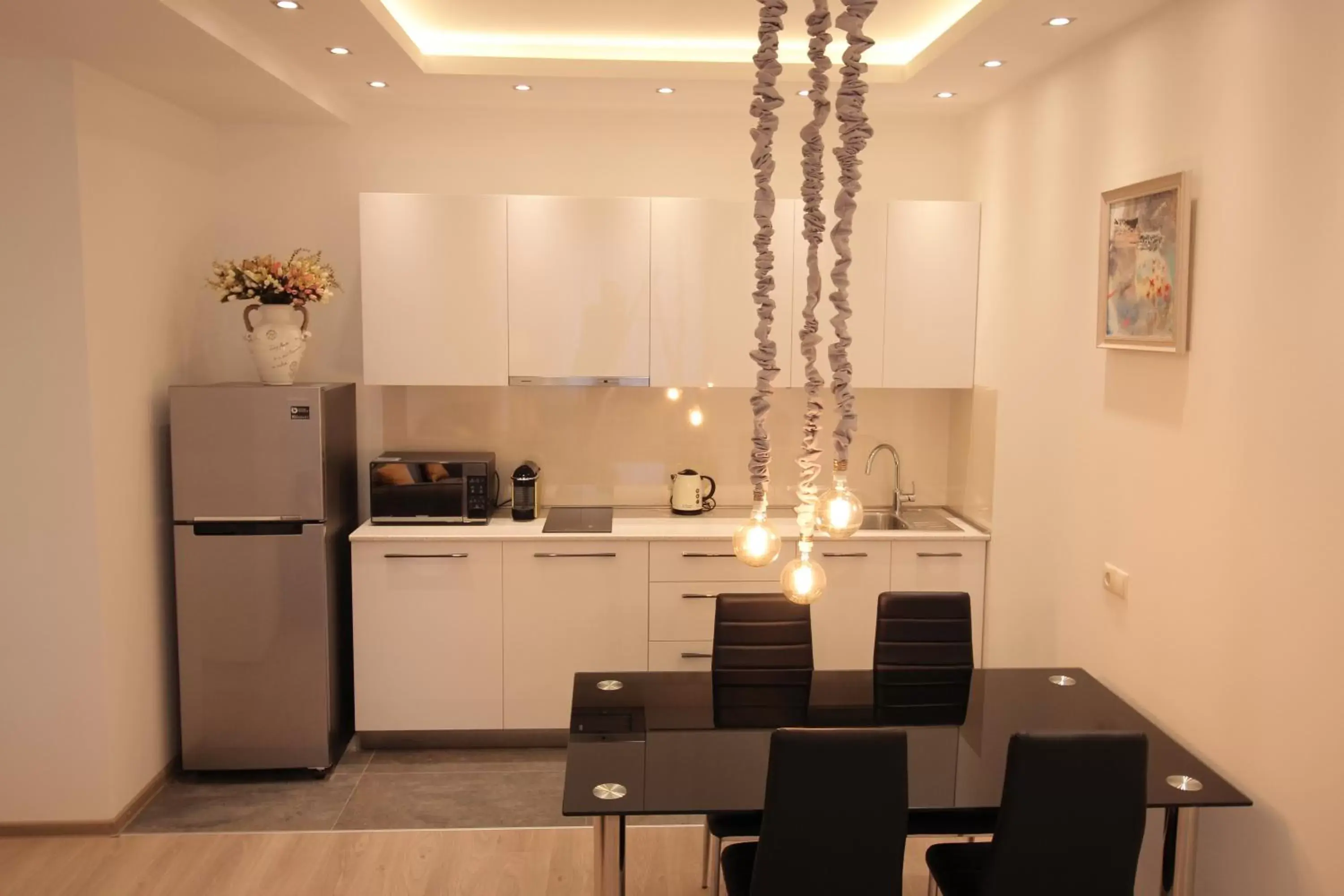 Coffee/tea facilities, Kitchen/Kitchenette in Super Luxury Apartments