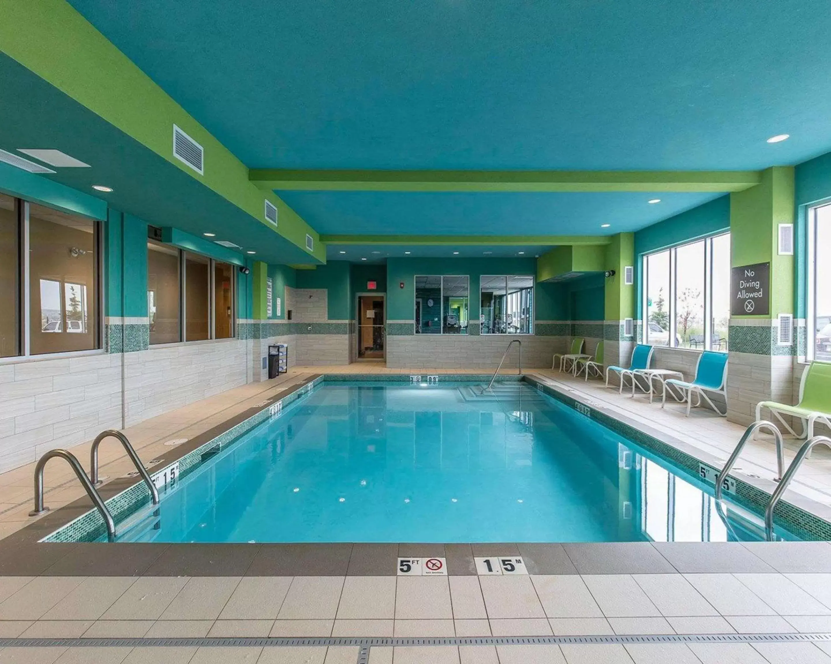 On site, Swimming Pool in Comfort Inn & Suites Airport North