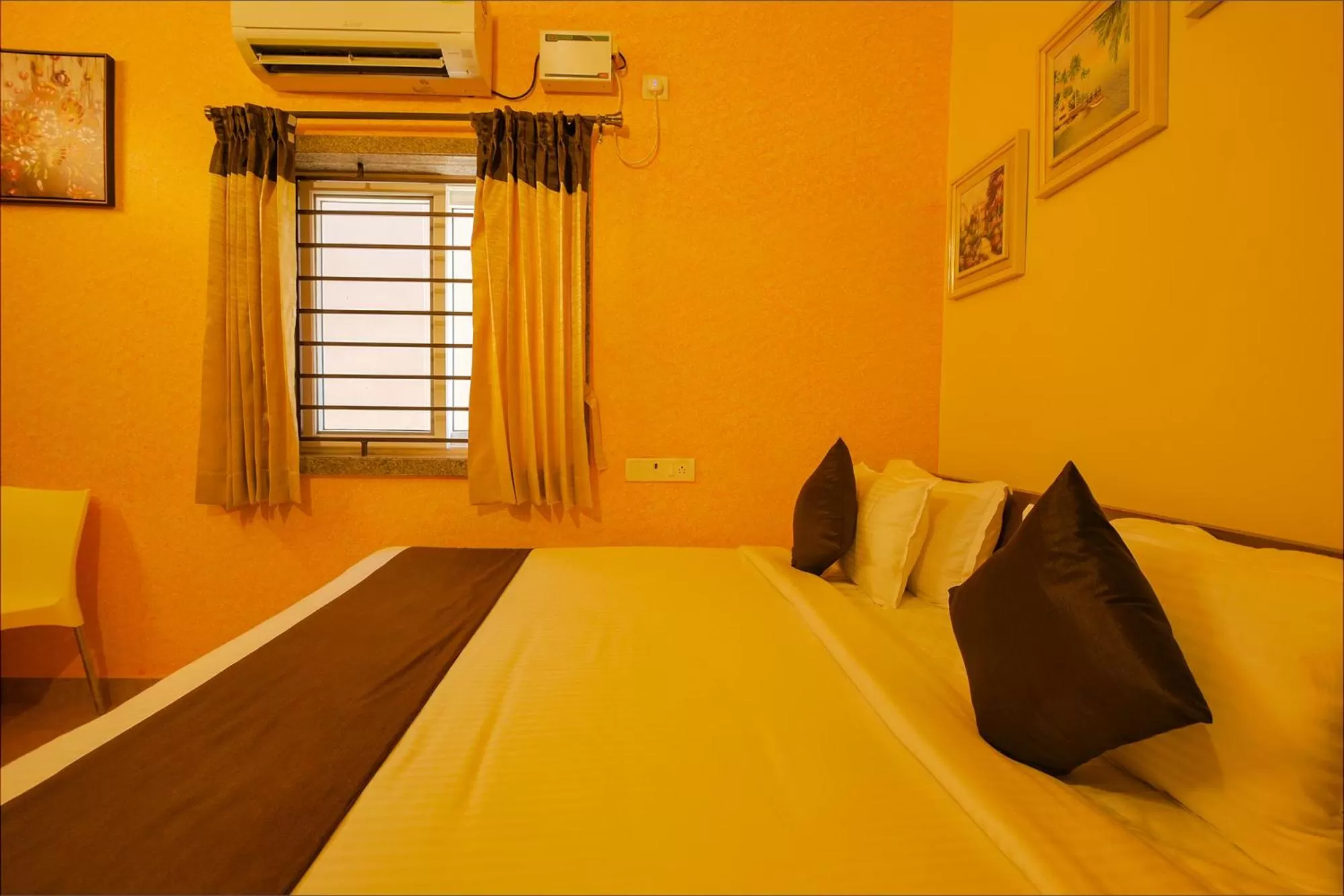 Bed in FabHotel Vijaylakshmi Stay Inn - Nr Chennai International Airport