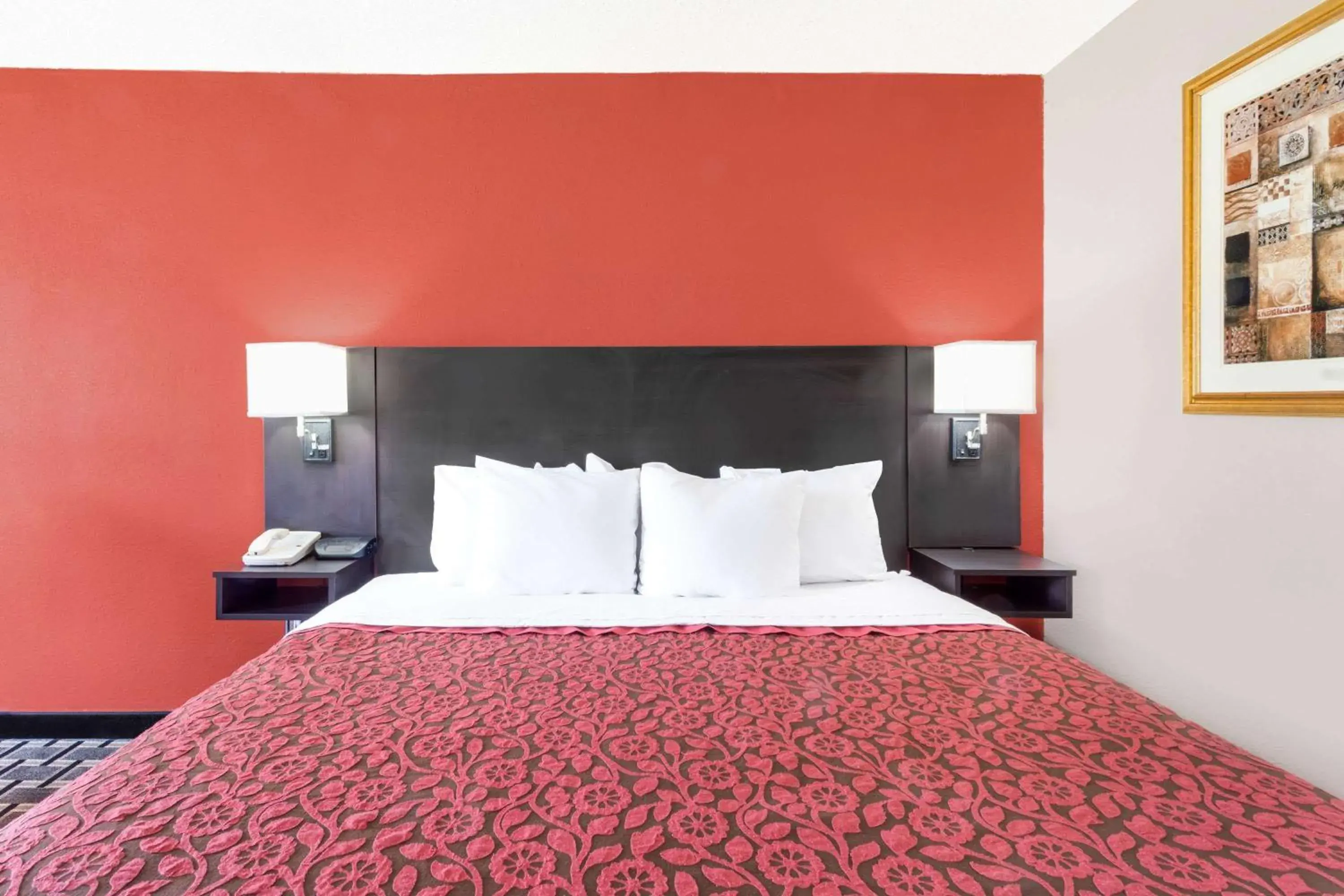 Photo of the whole room, Bed in Days Inn by Wyndham Cullman Photo of the whole room, Bed in Days Inn by Wyndham Cullman