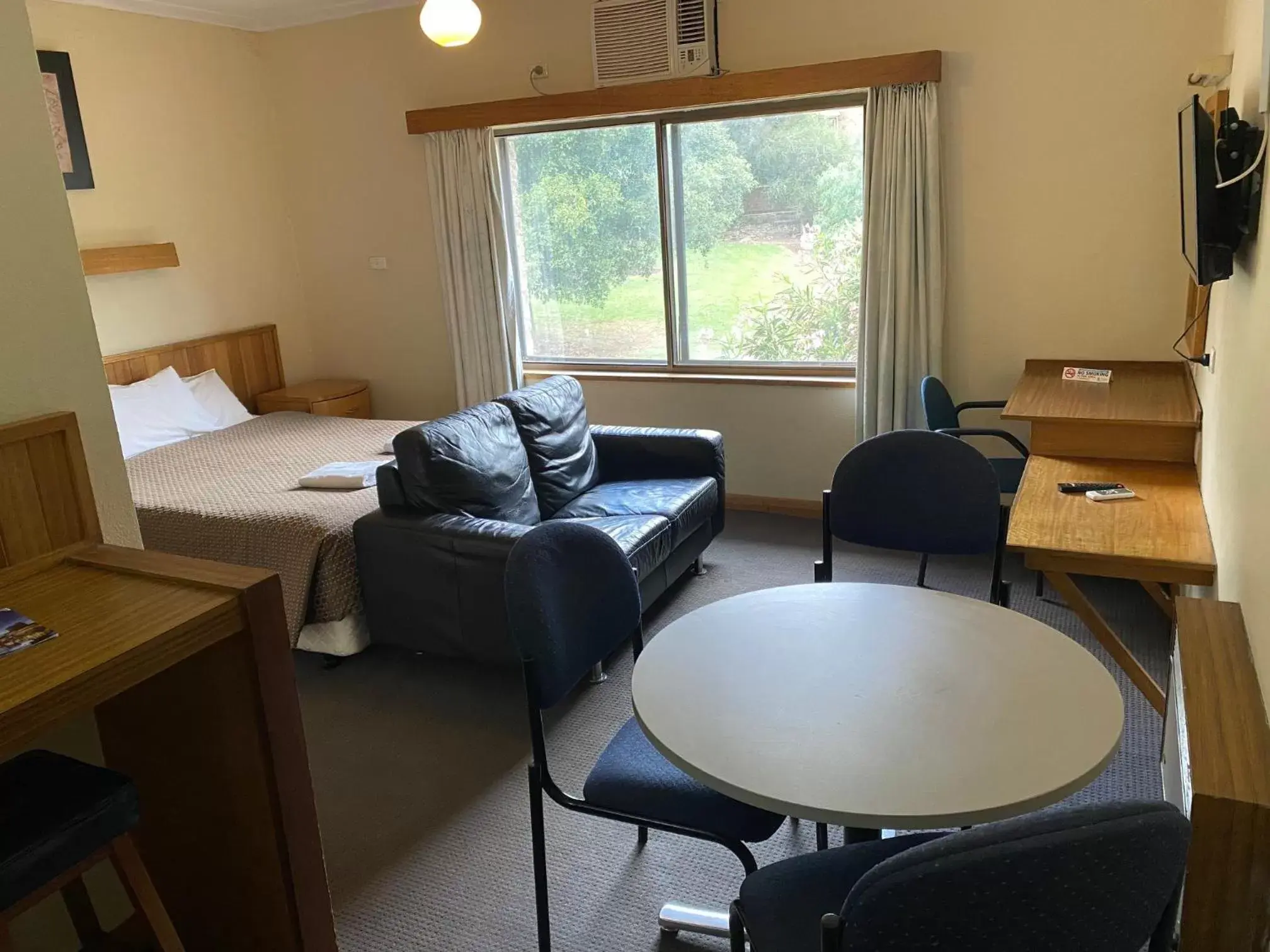 Garden view, Seating Area in Tollgate Motel