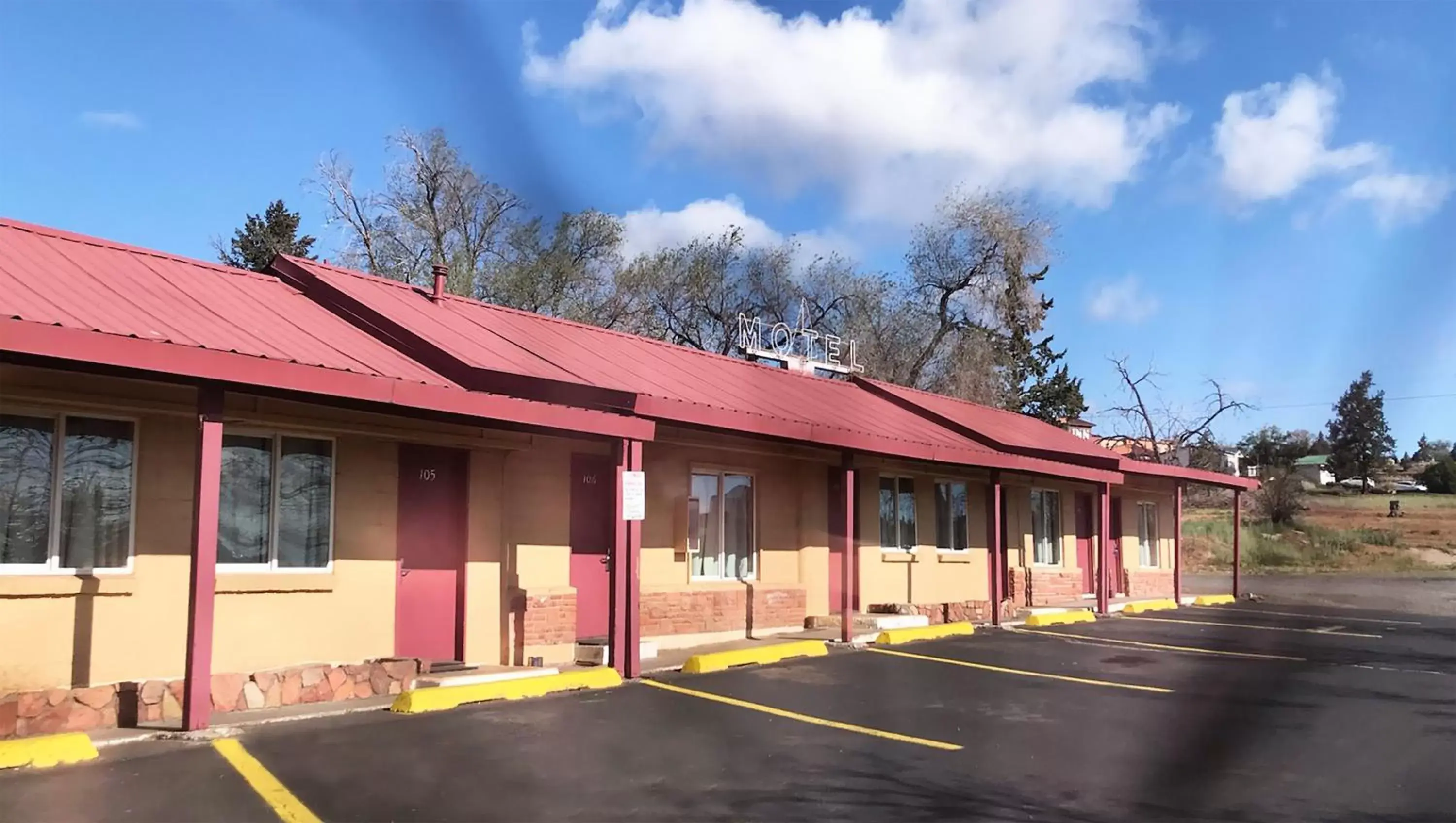 Property Building in Juniper Motel Madras