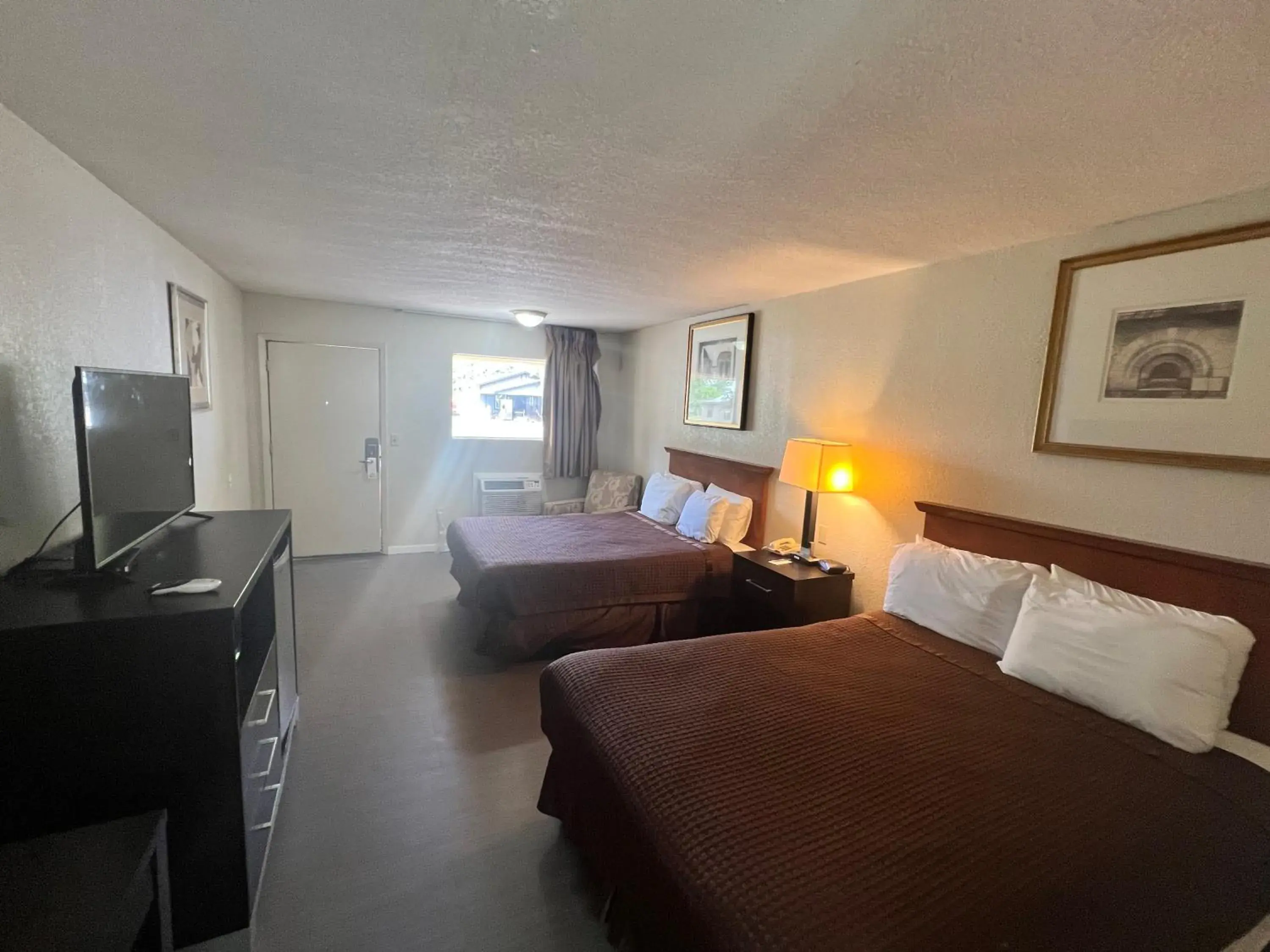 Bed in Americas Best Value Inn - Edna Bed in Americas Best Value Inn - Edna