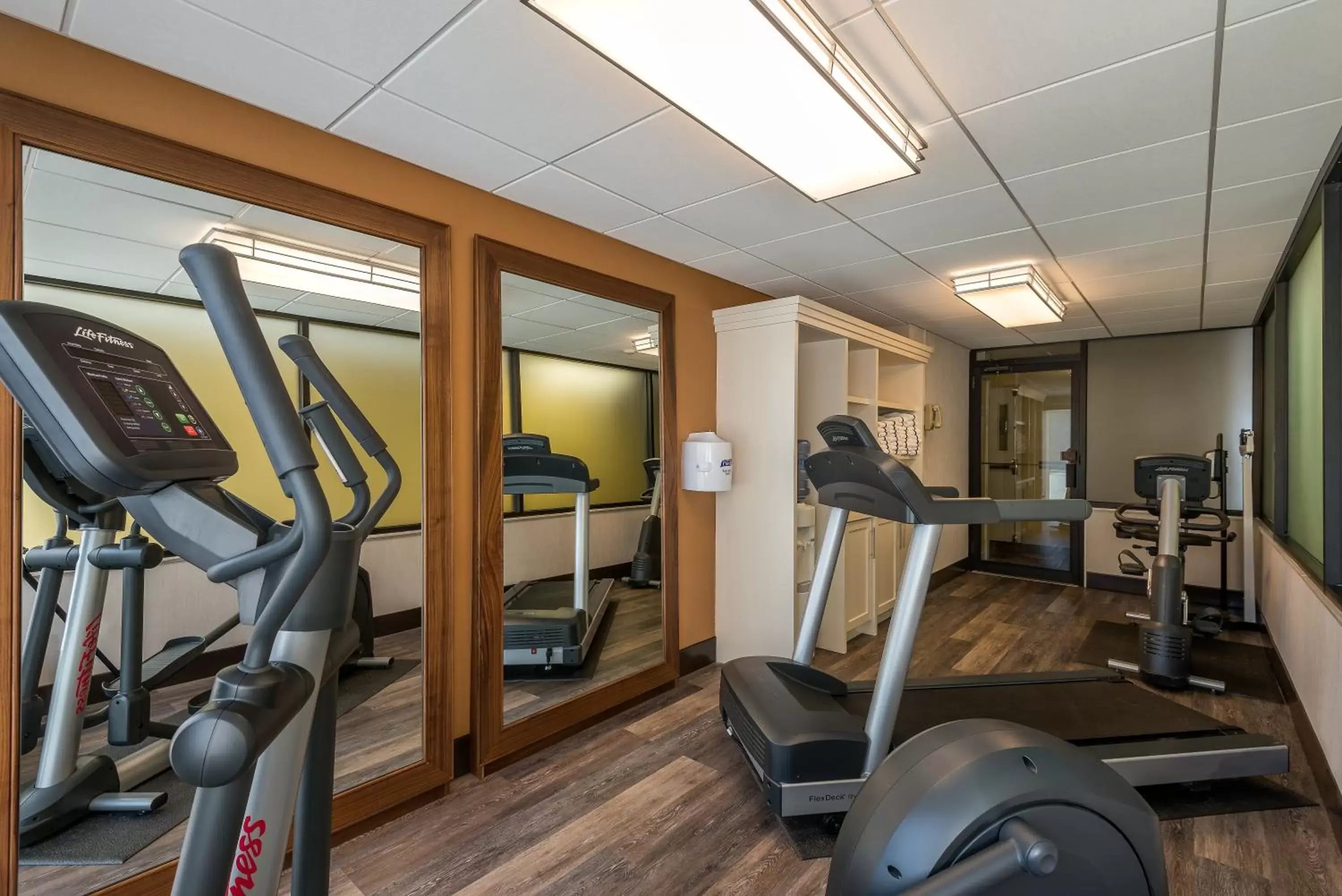 Spa and wellness centre/facilities, Fitness Center/Facilities in Holiday Inn South Kingstown-Newport Area, an IHG Hotel