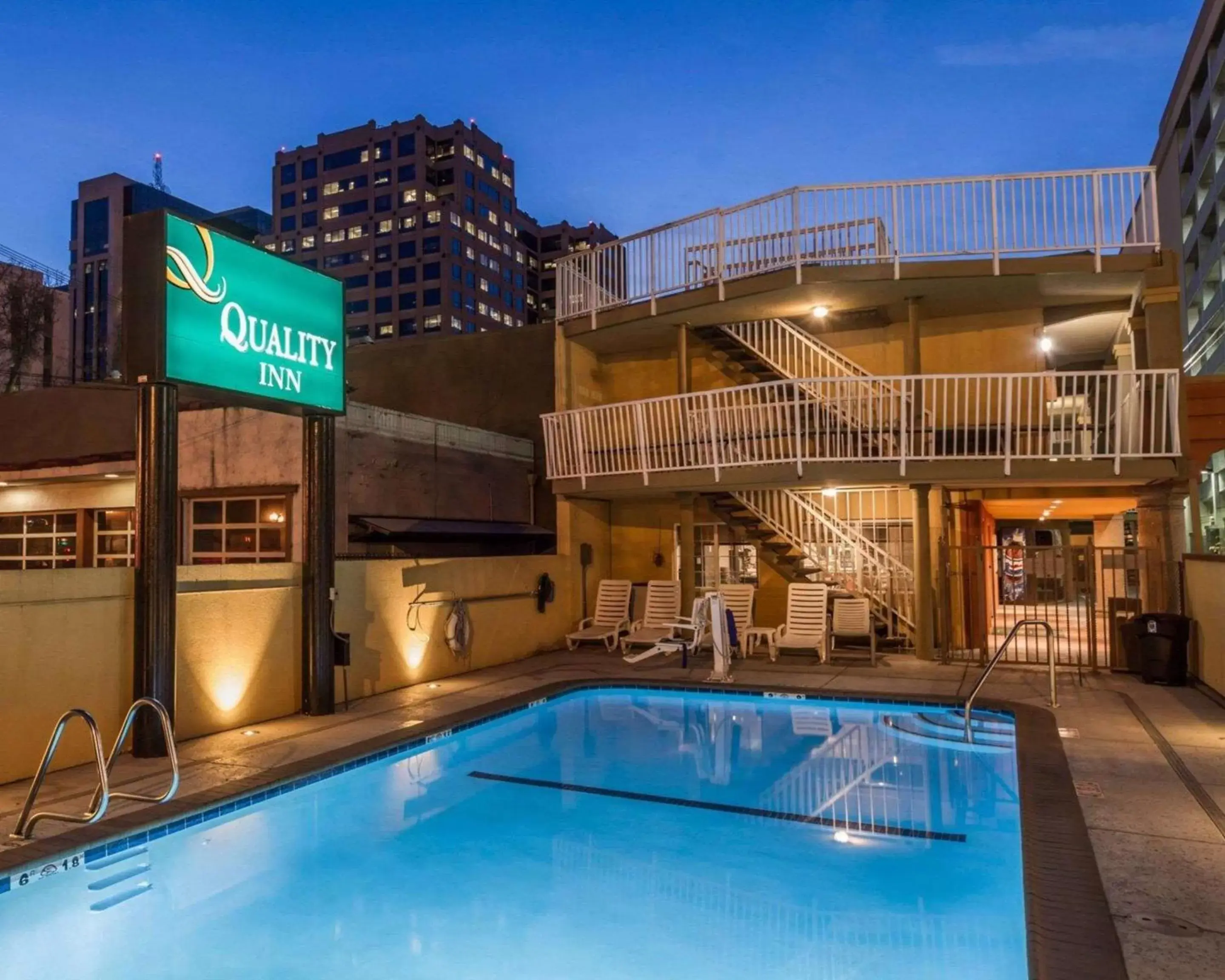 Property Building in Quality Inn Sacramento