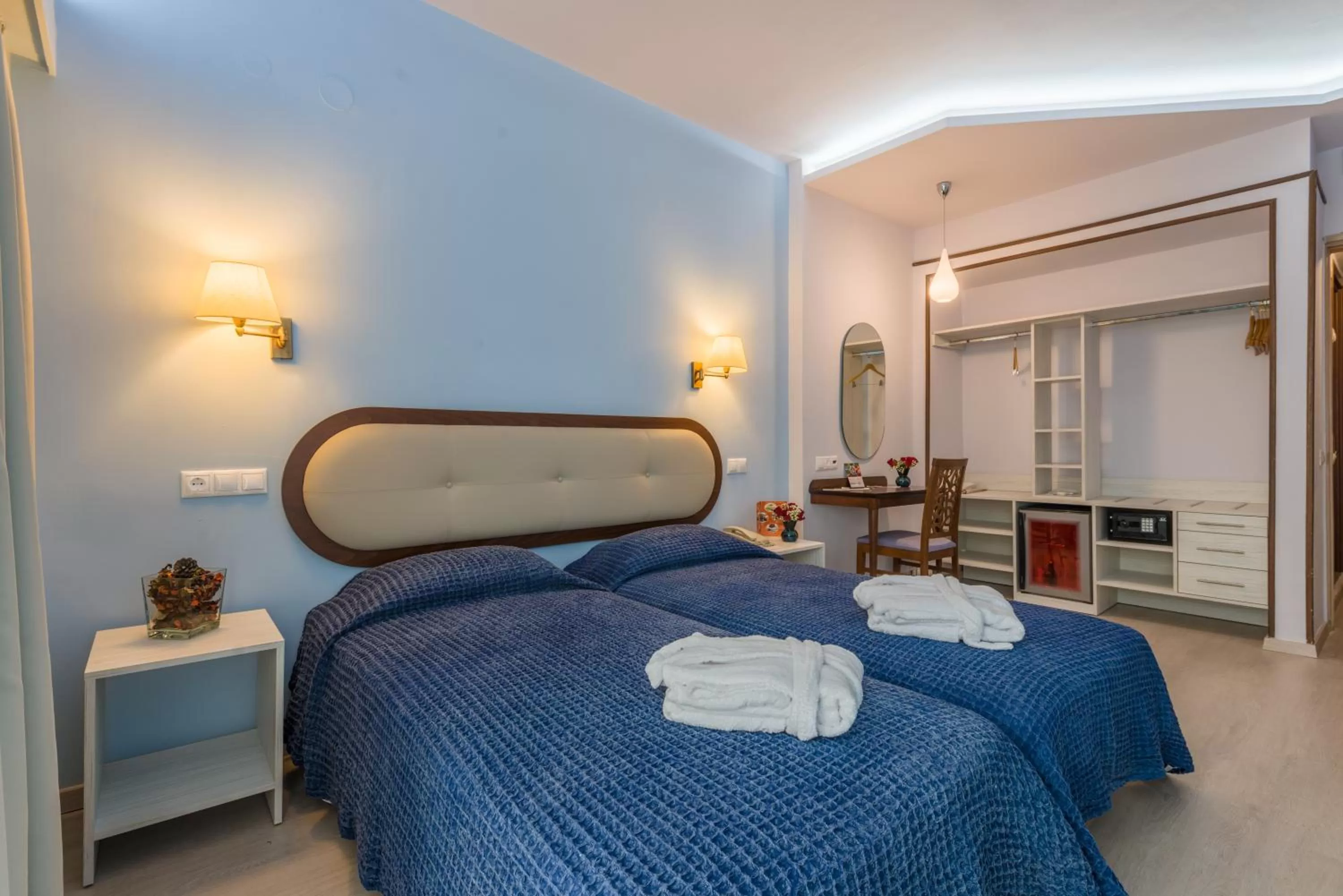 Photo of the whole room, Bed in Queen Olga Hotel