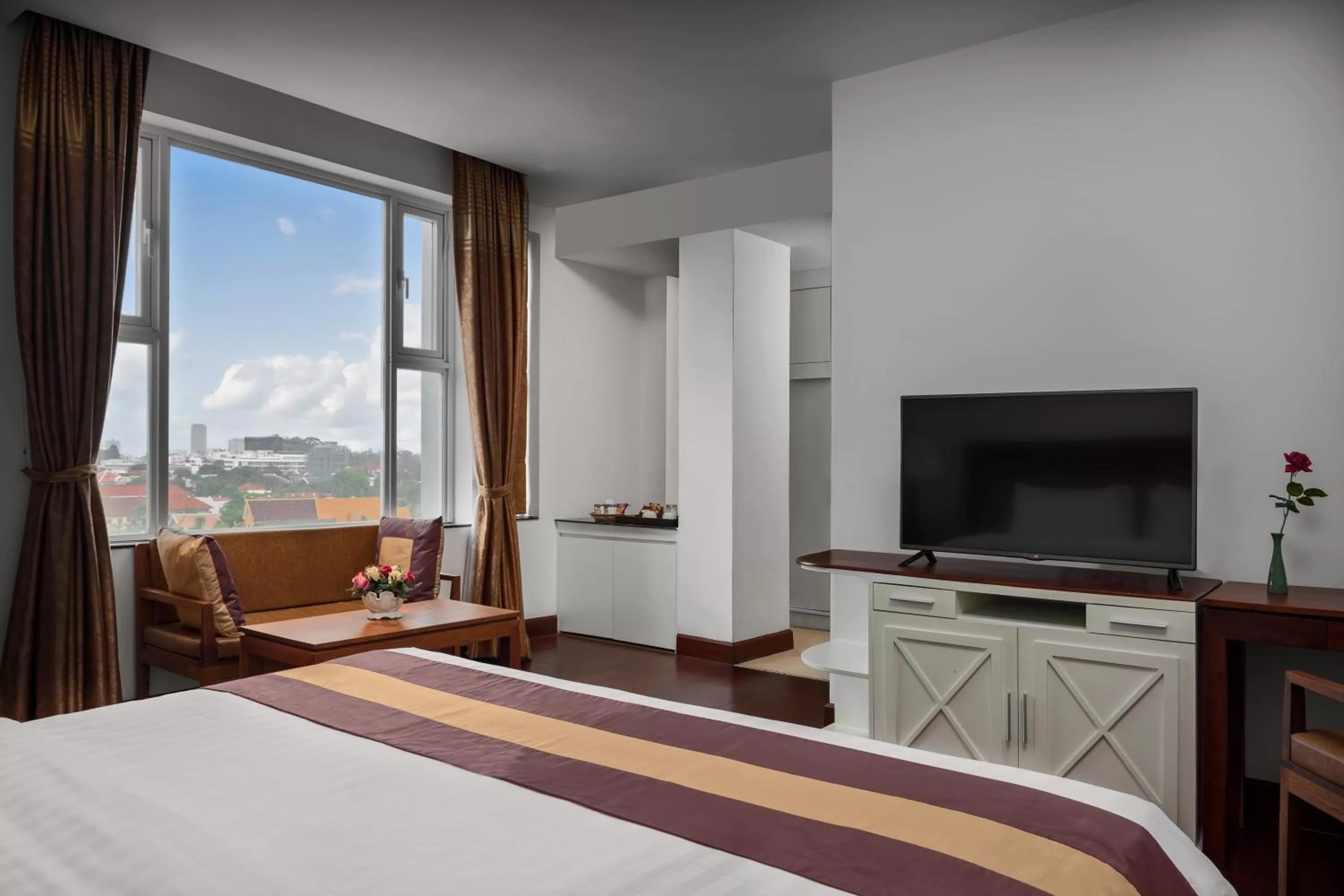 Shower, Bed in Phnom Penh Katari Hotel