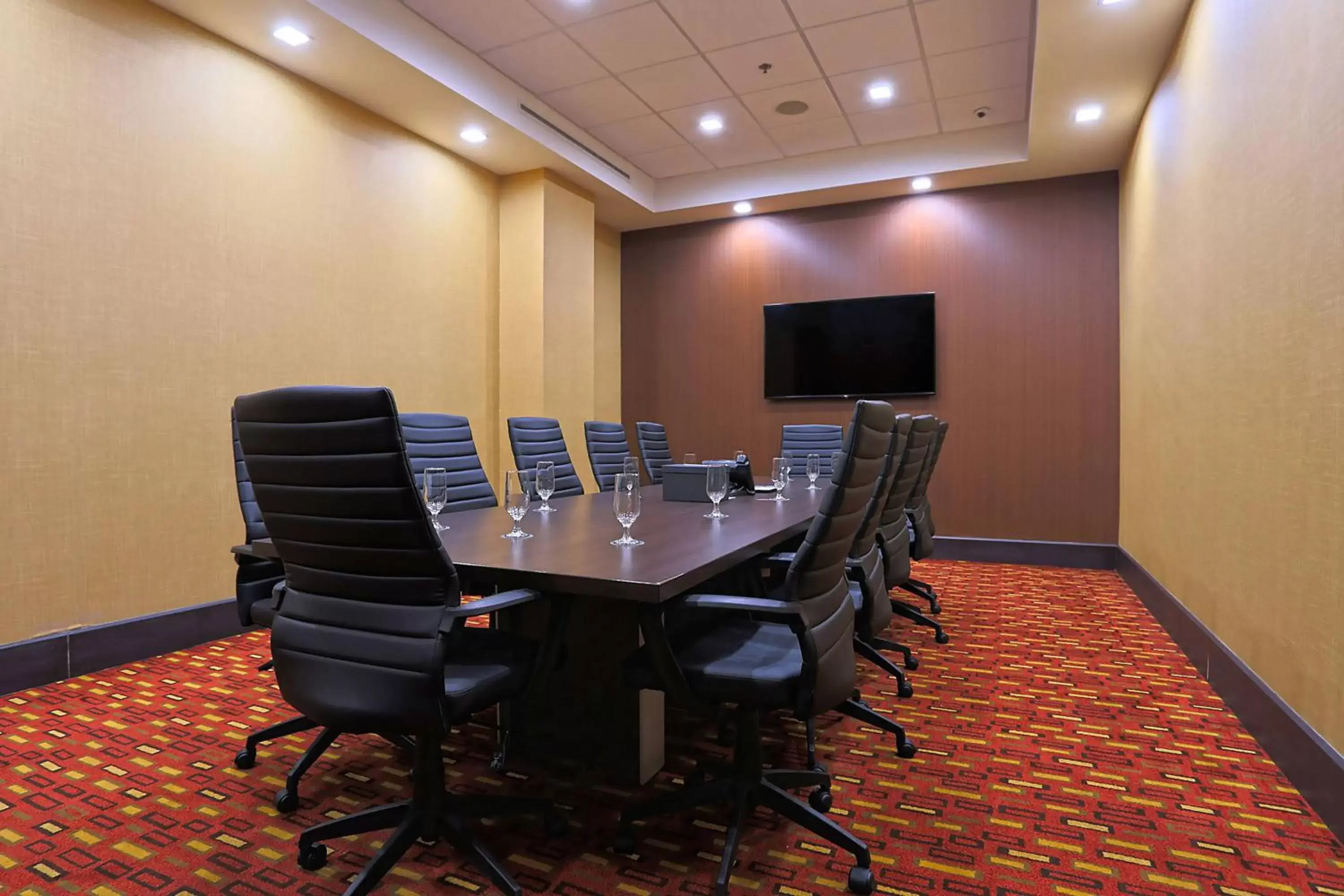 Meeting/conference room in Courtyard by Marriott Montreal West Island/Baie D’Urfe