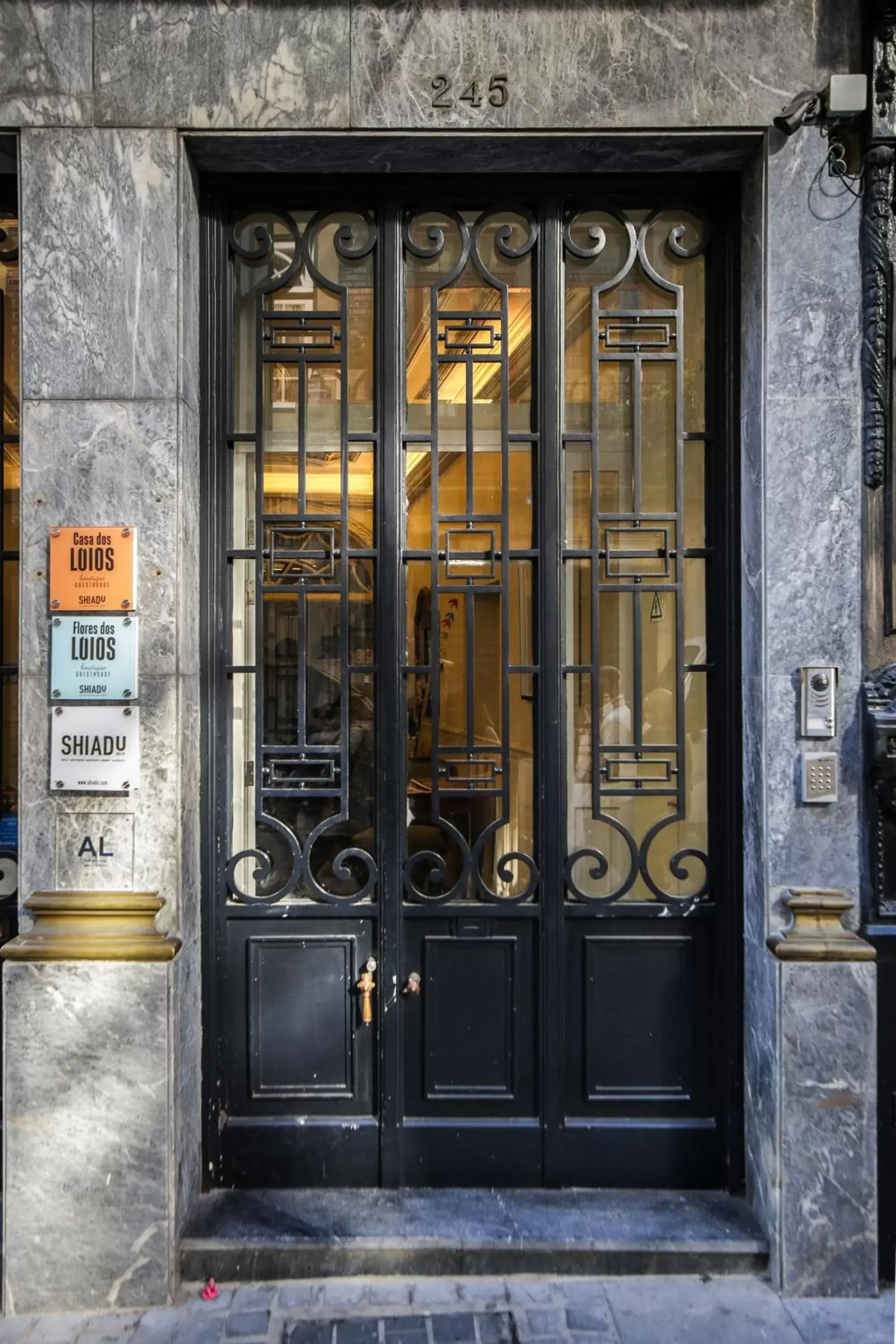 Facade/Entrance in Casa dos Lóios by Shiadu