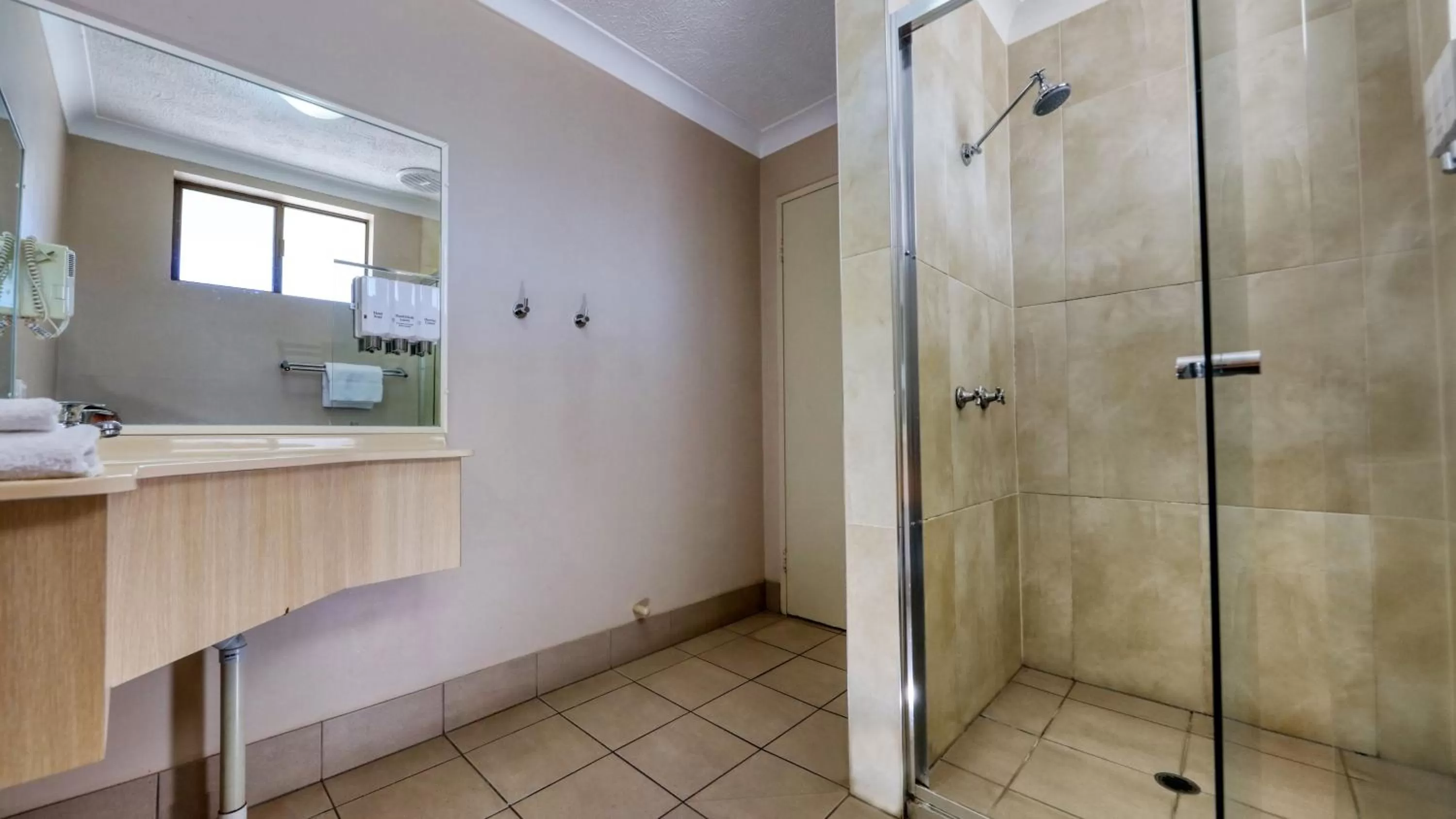 Bathroom in James Street Motor Inn