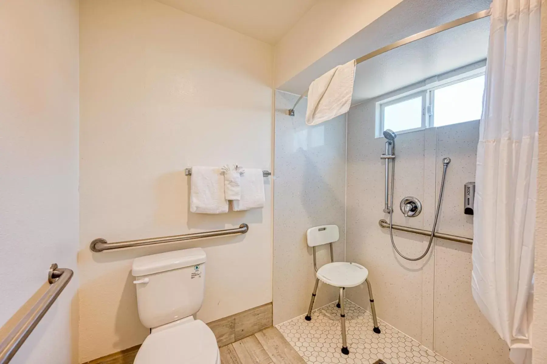 Bathroom in Vagabond Inn San Luis Obispo