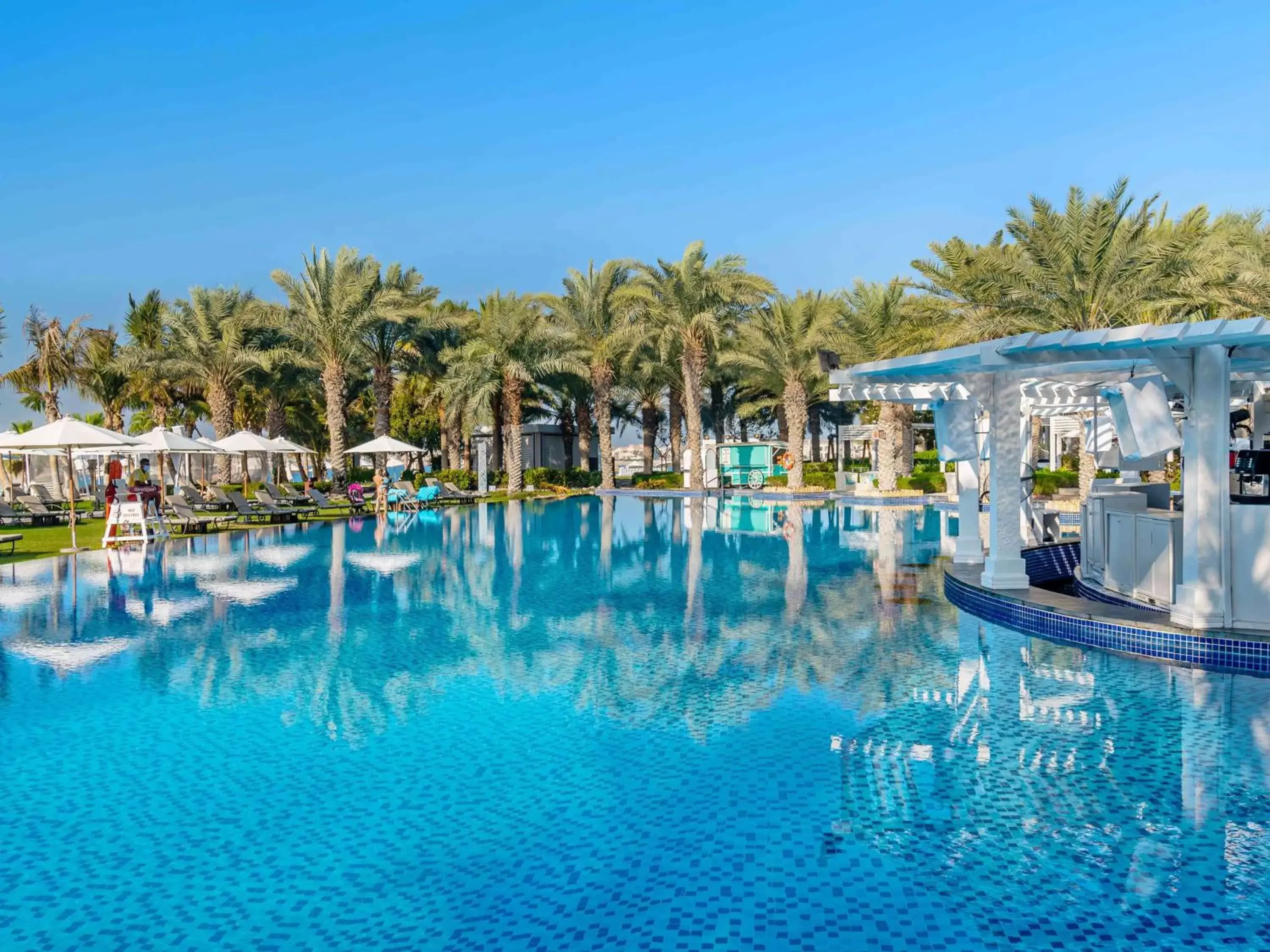 Lounge or bar, Swimming Pool in Rixos The Palm Luxury Suite Collection - Ultra All Inclusive