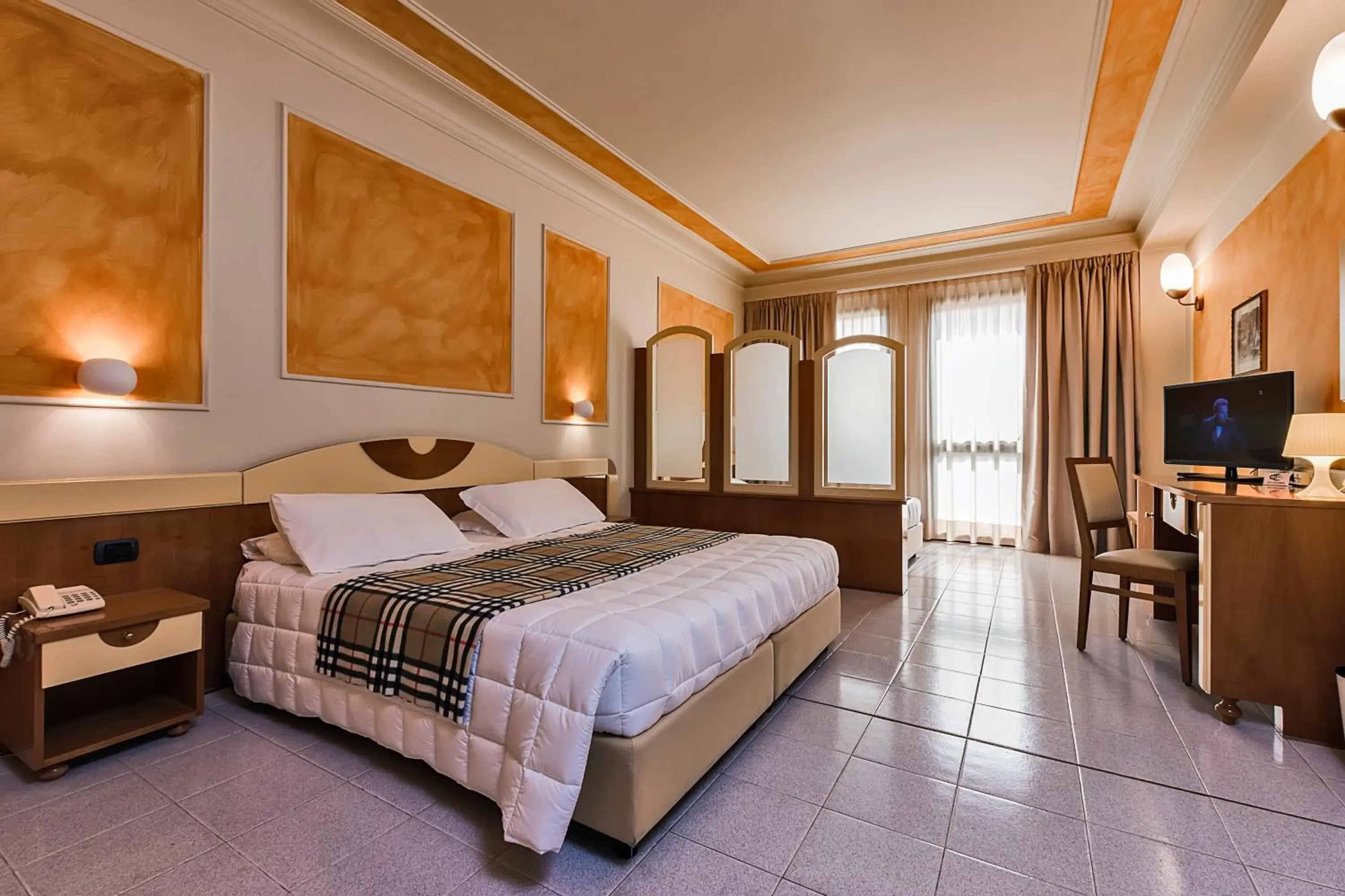 Bedroom, Bed in Albergo Papillon