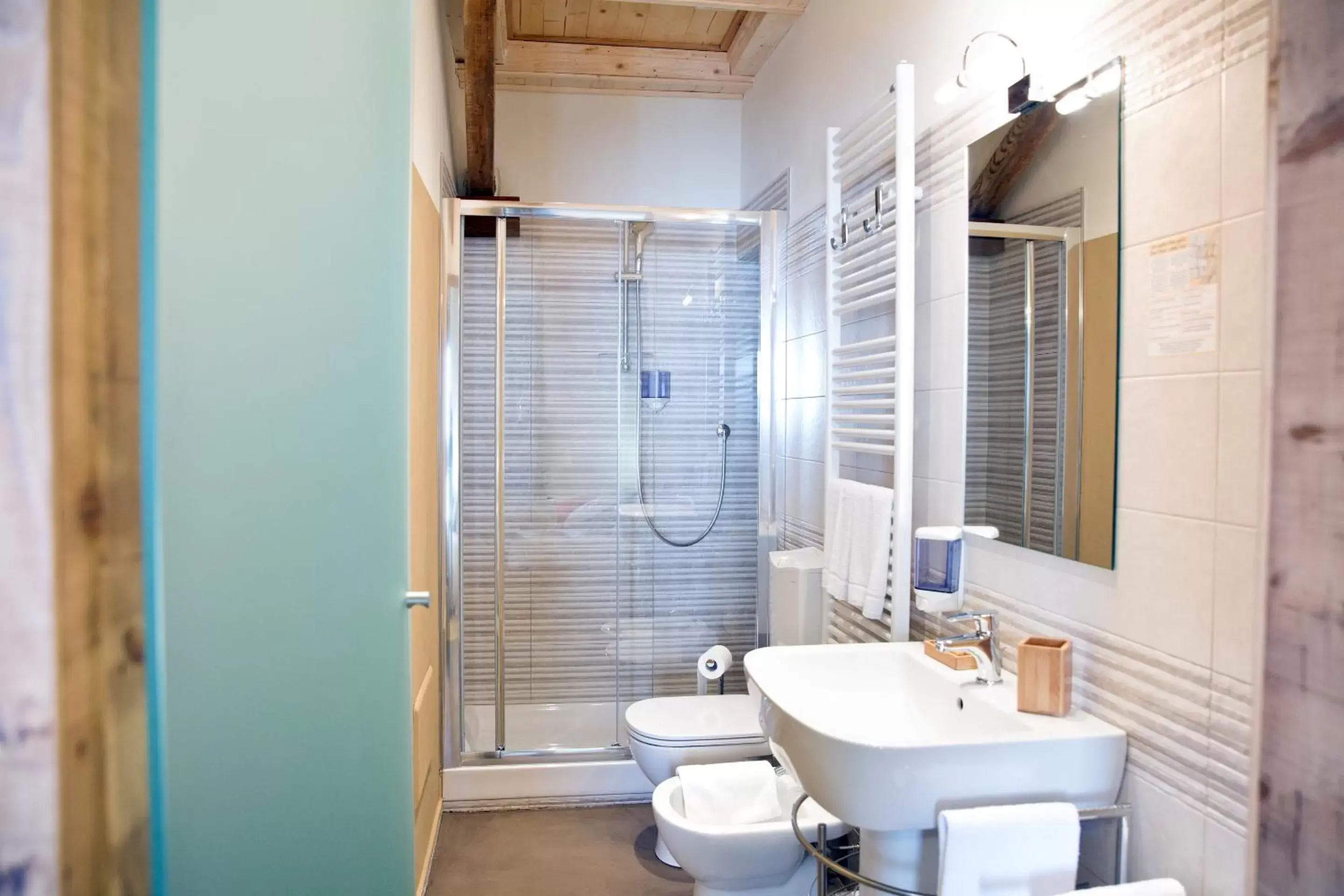 Bathroom in Osteria Senza Fretta Rooms for Rent