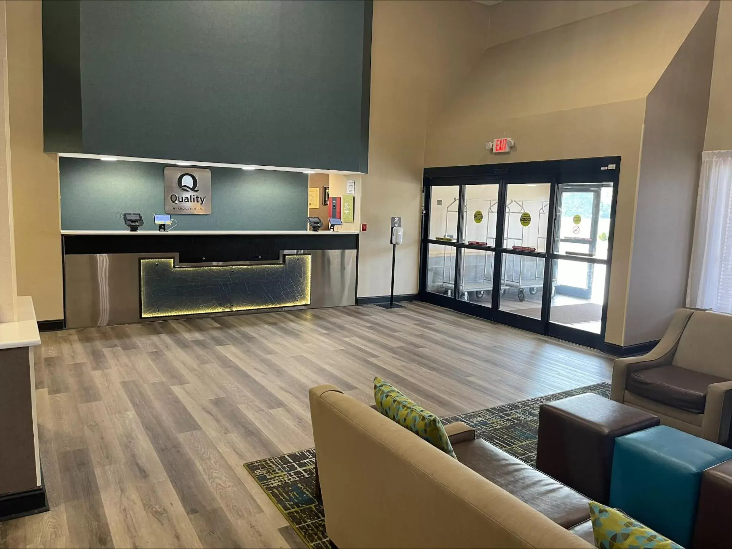Property building, TV/Entertainment Center in Quality Inn & Suites