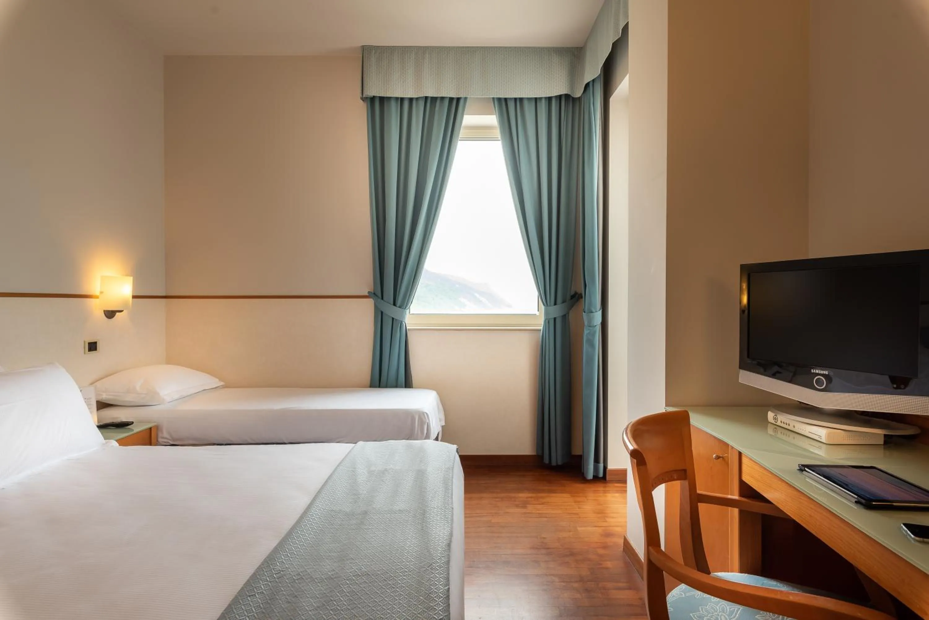 Bedroom, Bed in Hotel Baia Flaminia