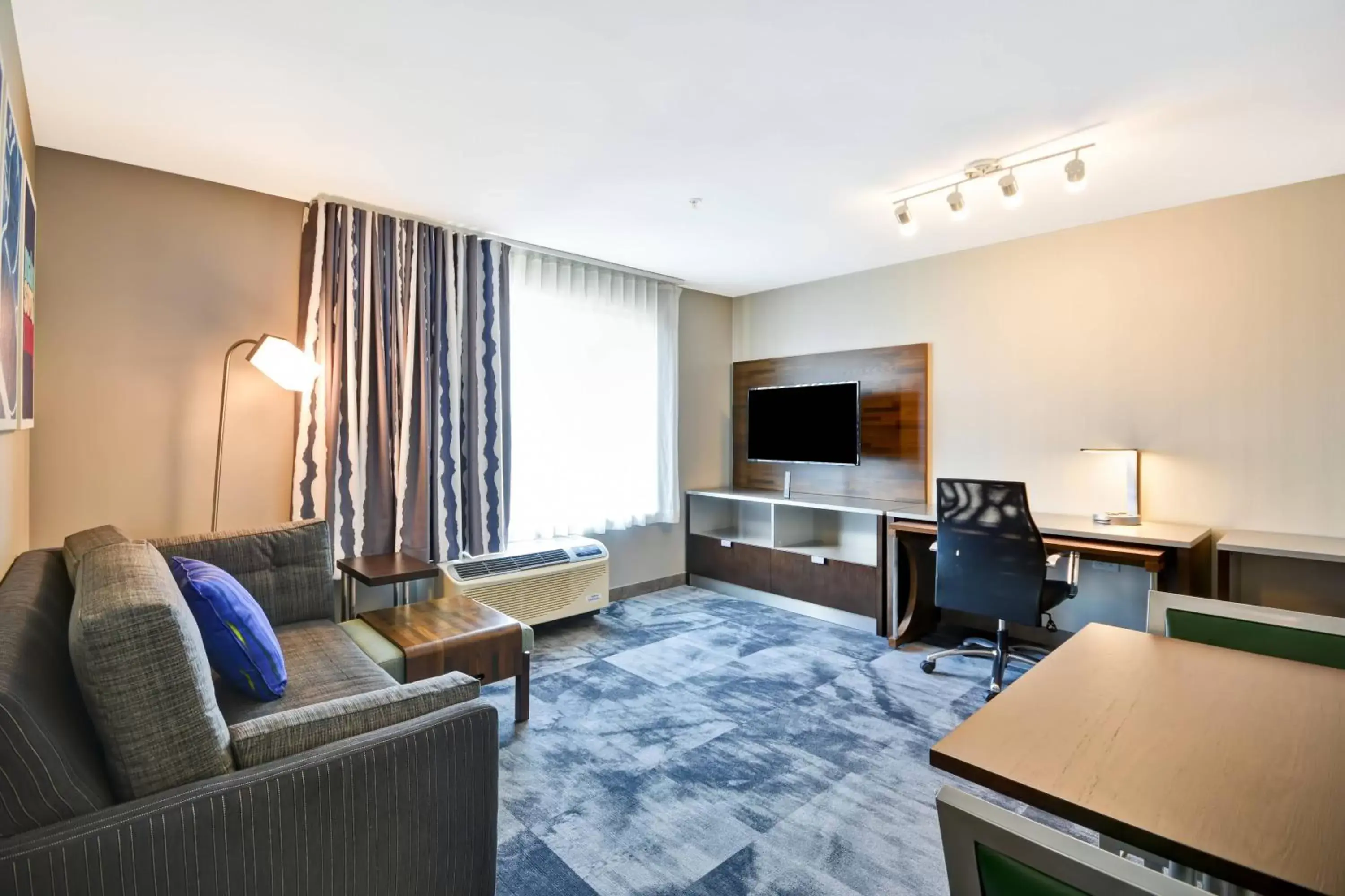 Living room, Seating Area in TownePlace Suites by Marriott Cranbury South Brunswick