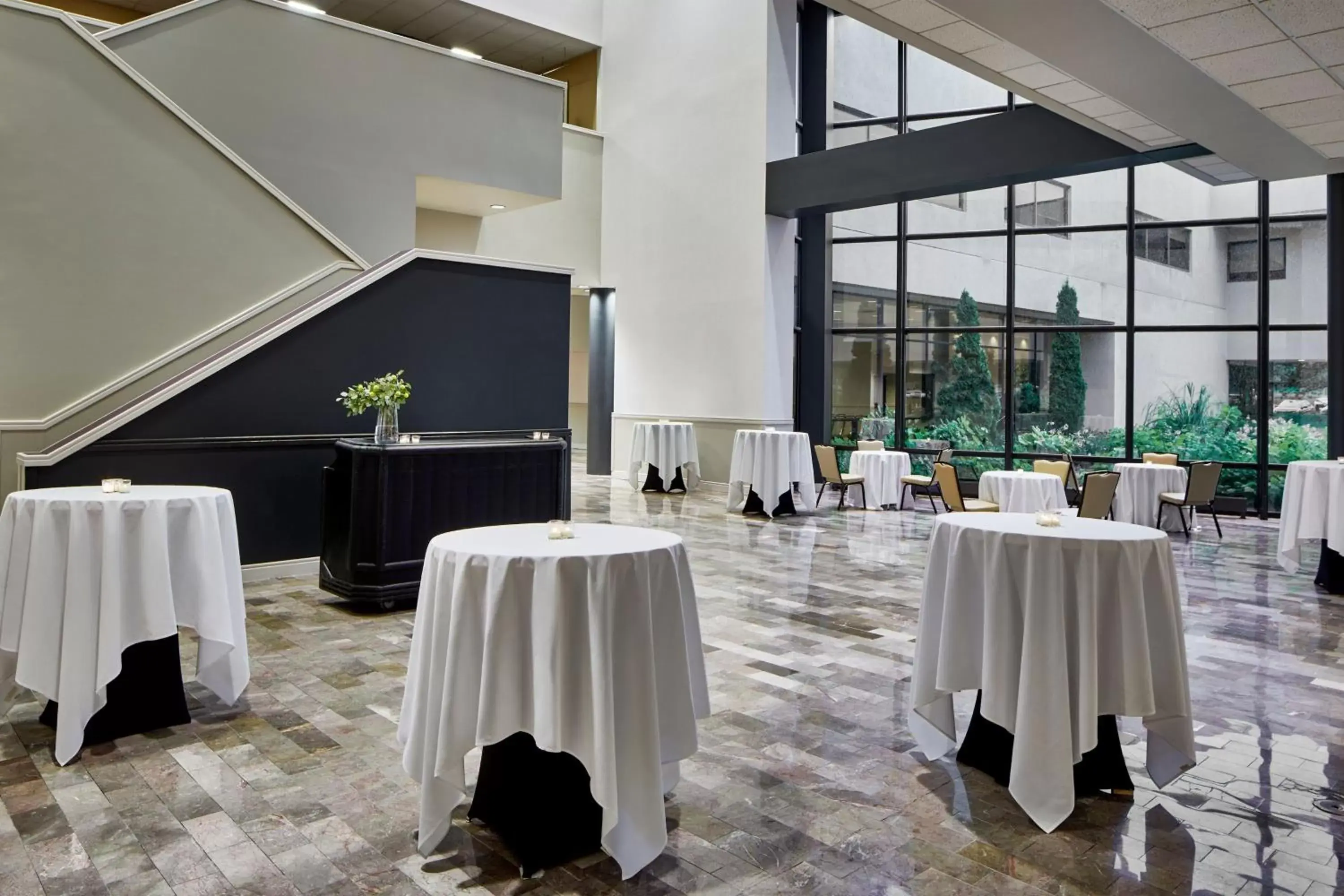 Lobby or reception, Restaurant/Places to Eat in Ann Arbor Marriott Ypsilanti at Eagle Crest