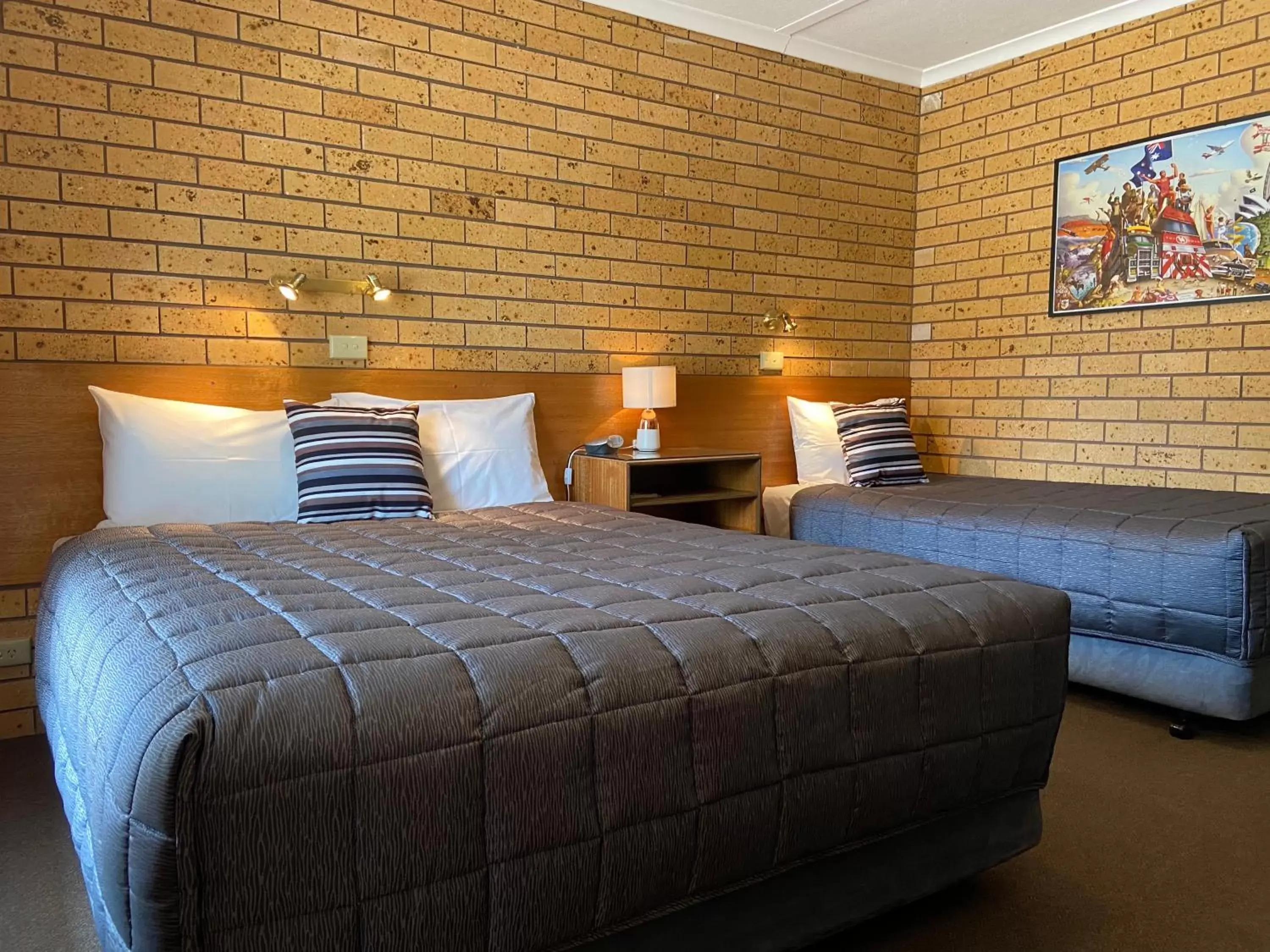 Bed in Newell Motor Inn Narrandera