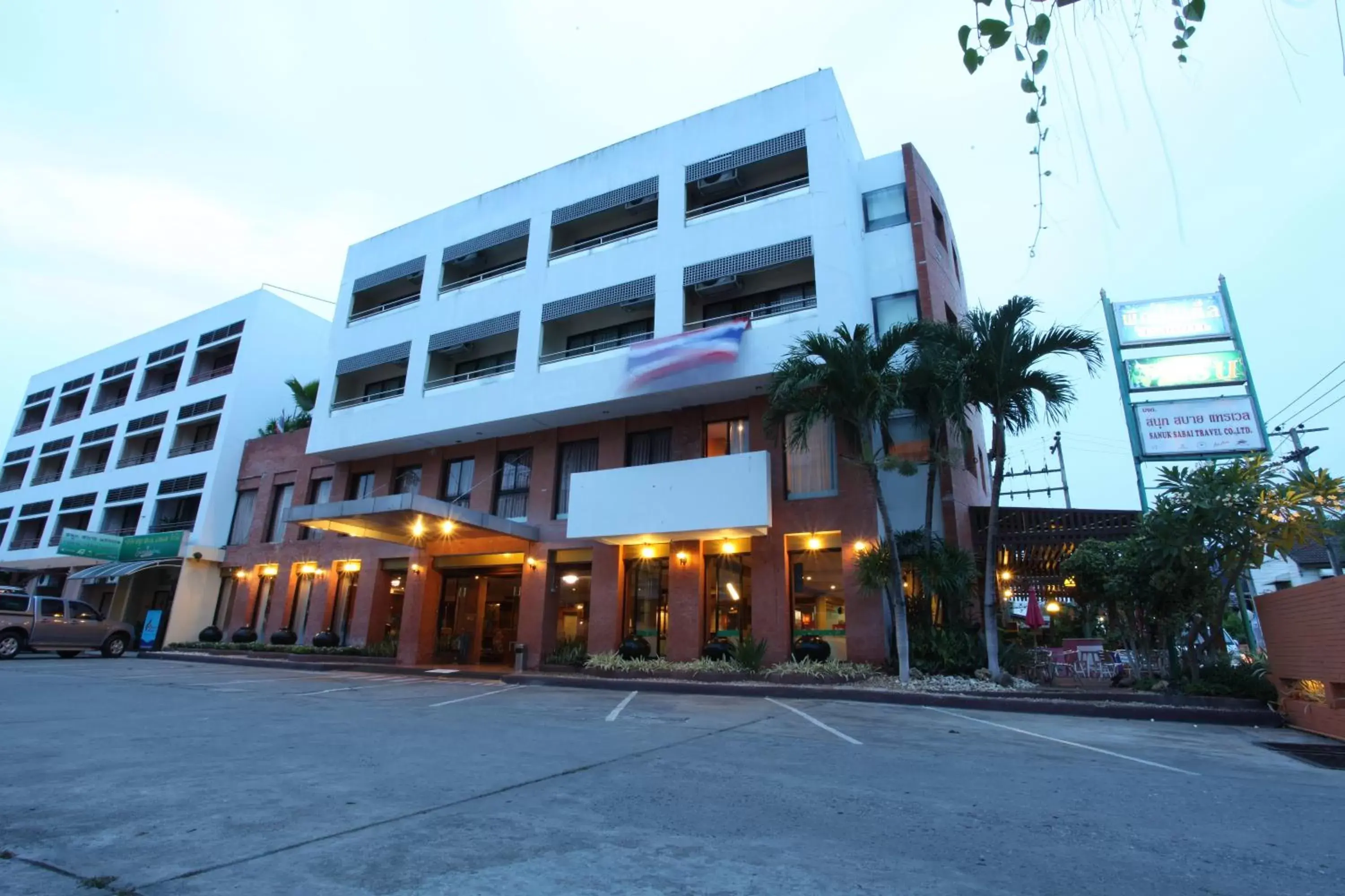 Facade/entrance, Property Building in Pin Hotel