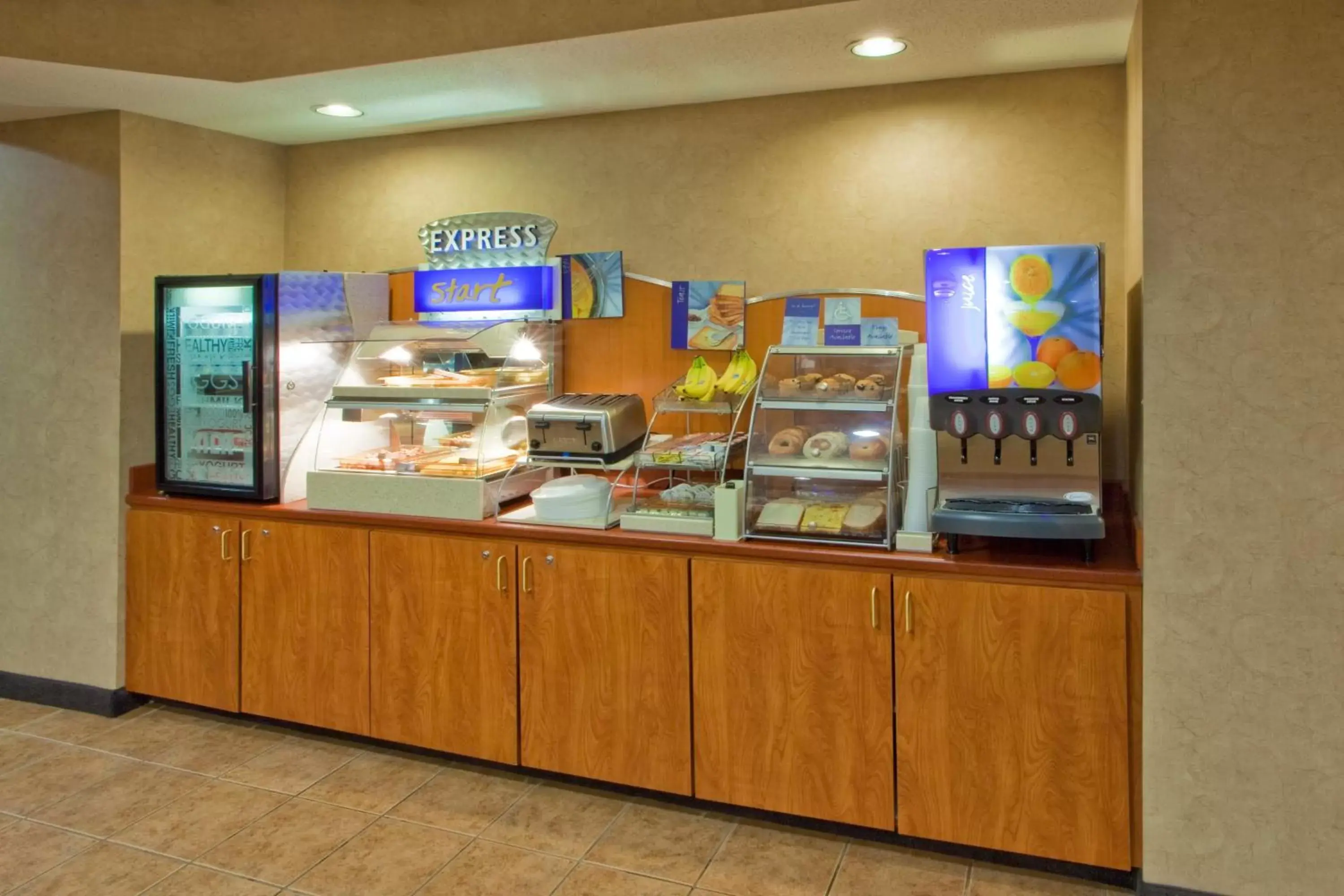 Breakfast in Holiday Inn Express Hanover by IHG Breakfast in Holiday Inn Express Hanover by IHG