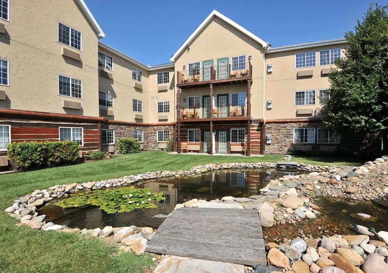 Property building in Stoney Creek Hotel St. Joseph