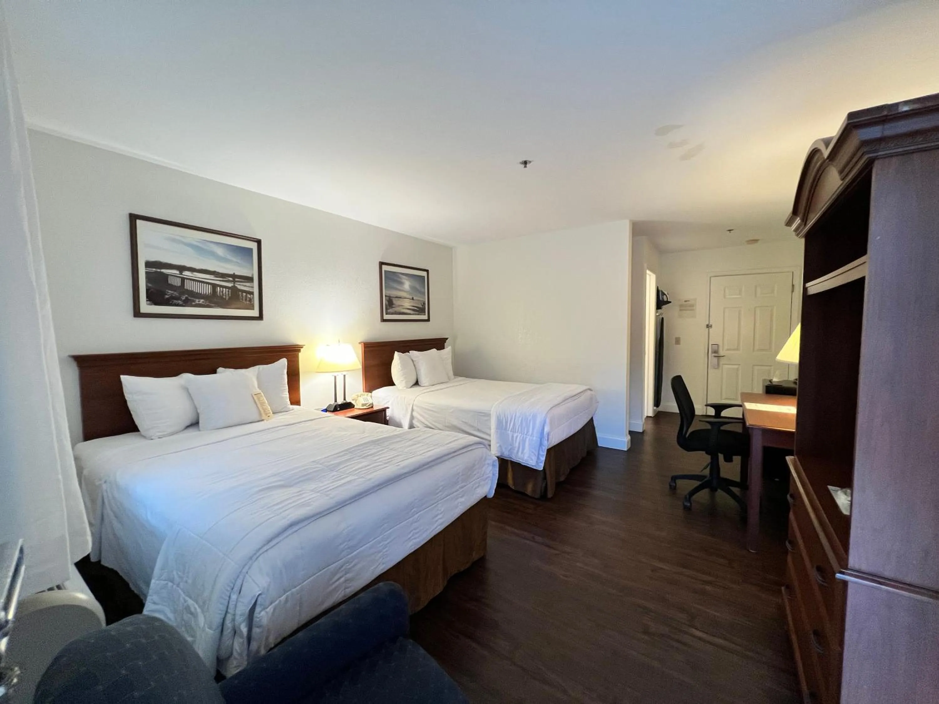 Photo of the whole room, Bed in Inn at Cemetery Hill