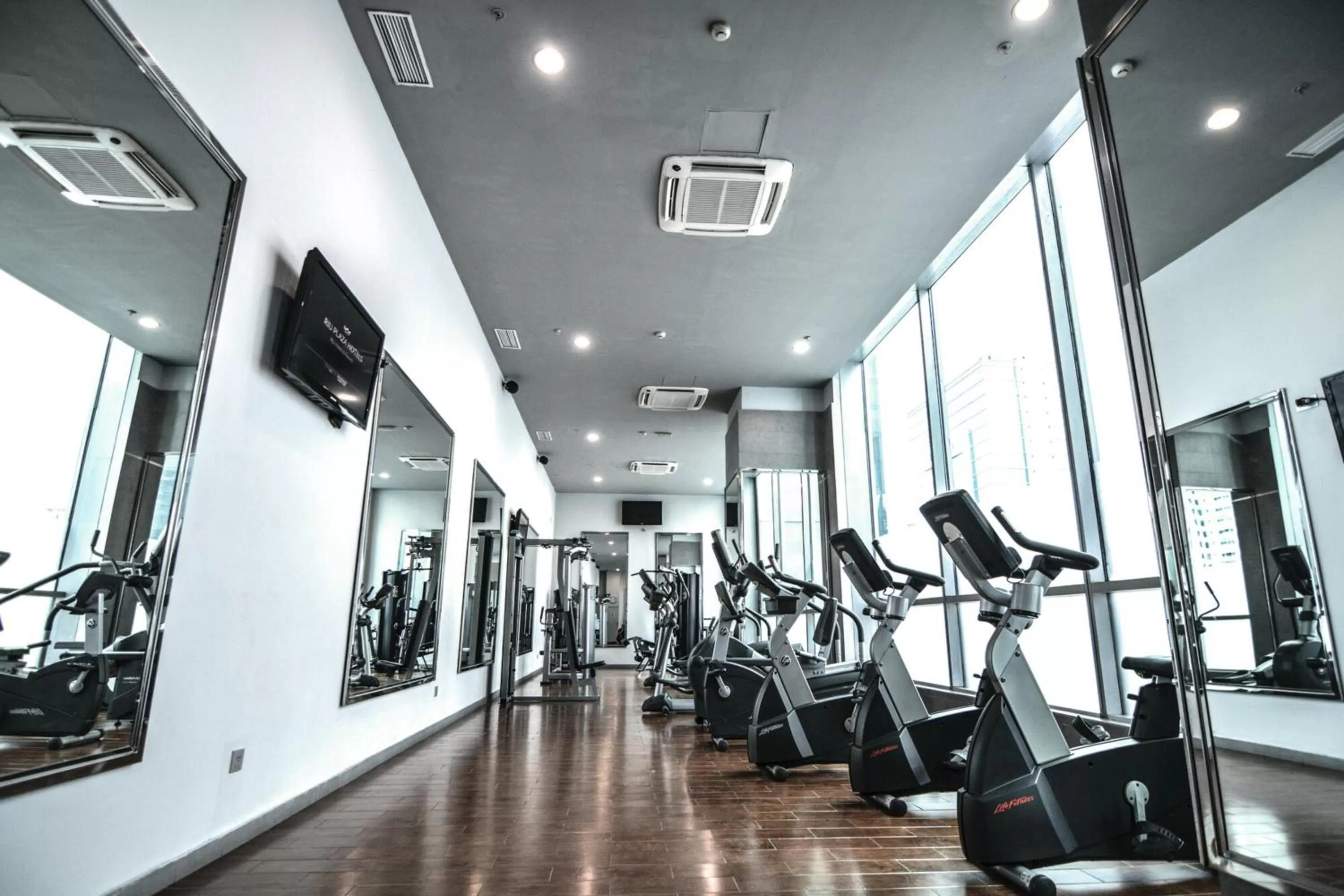 Fitness centre/facilities in Riu Plaza Panamá