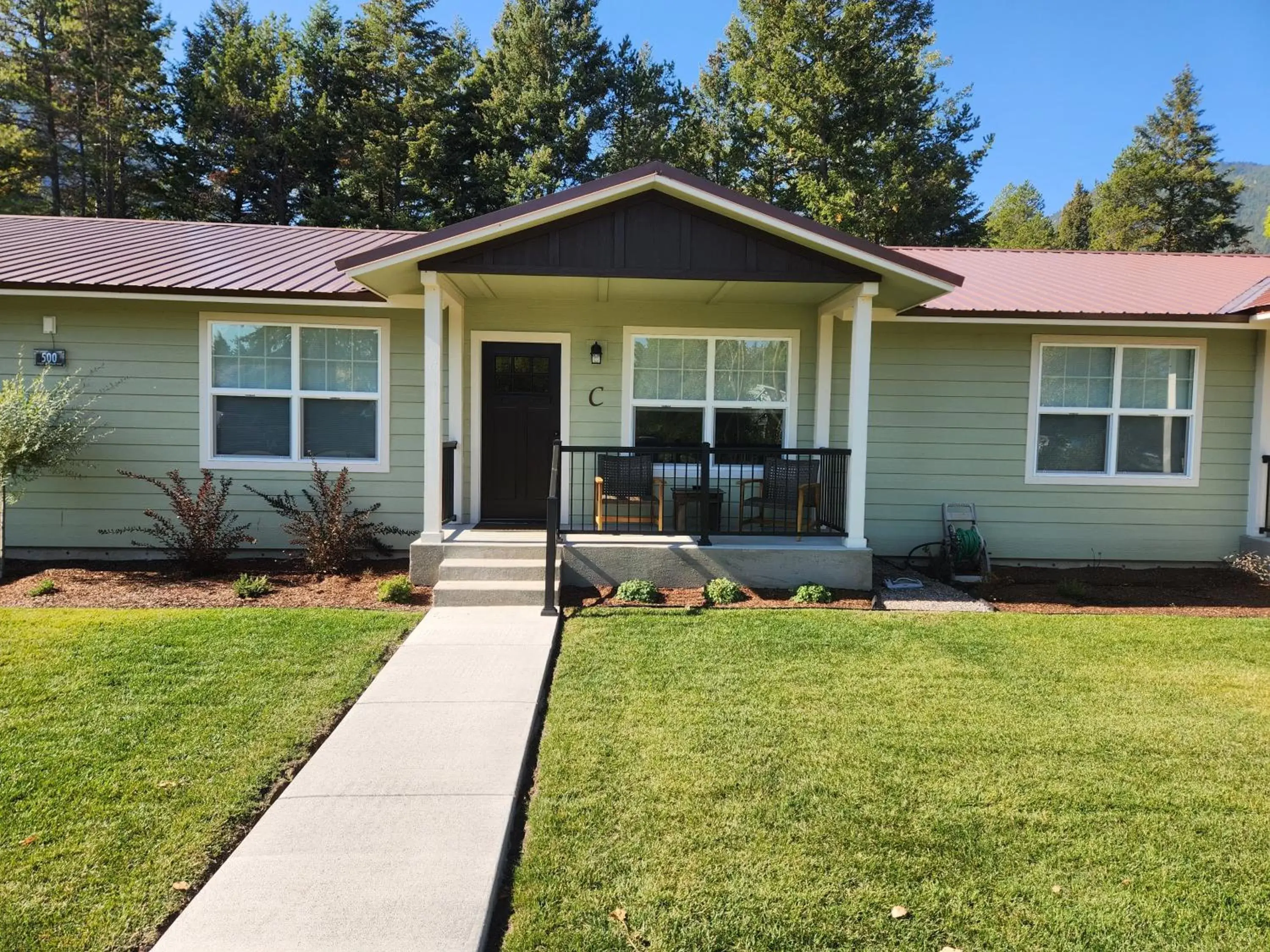 Property building in Beargrass Lodging & RV Resort Property building in Beargrass Lodging & RV Resort