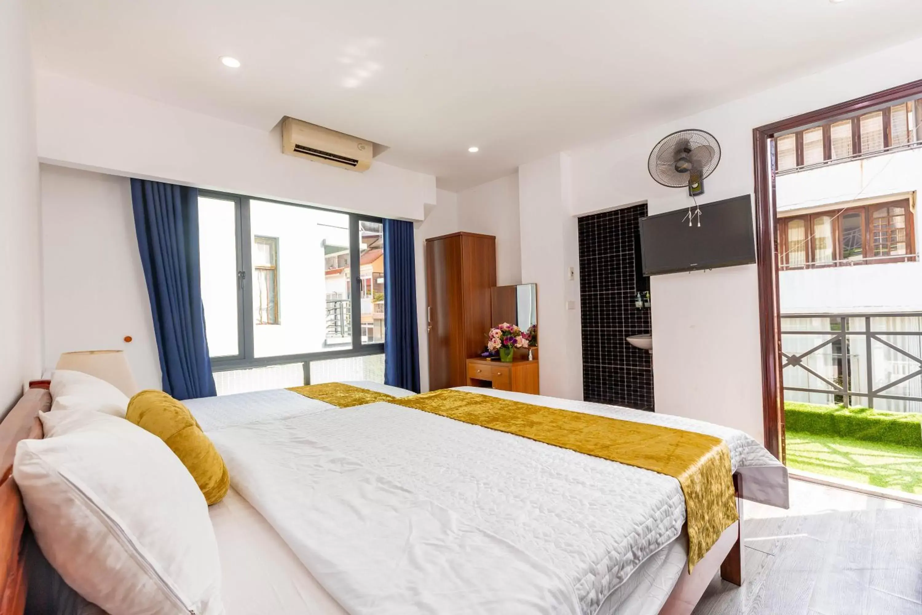 Family Room with Balcony in Hanoi View Legend Hotel Family Room with Balcony in Hanoi View Legend Hotel