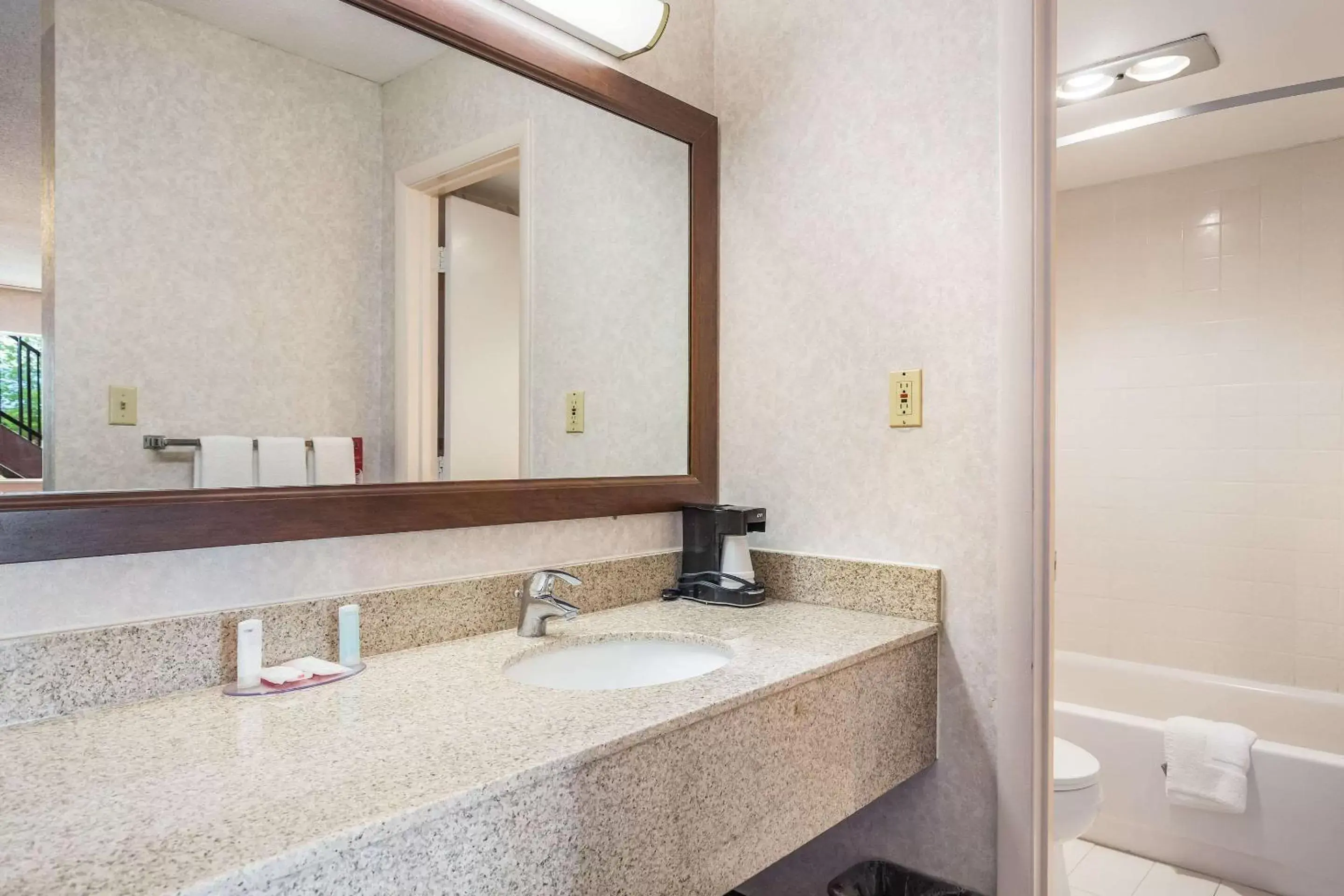 Double Room - Non-Smoking in Economy Inn Double Room - Non-Smoking in Economy Inn