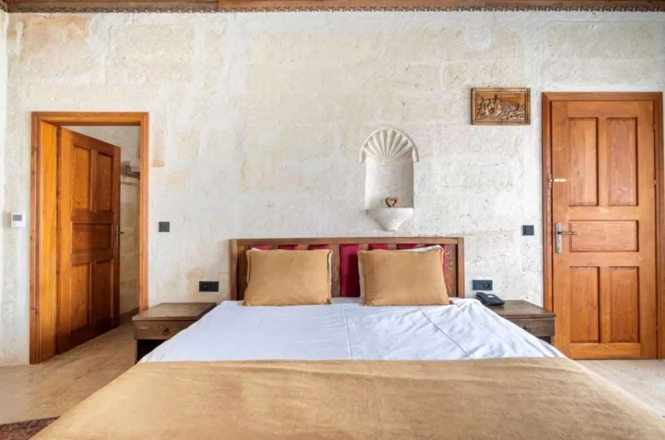 Bed in Uzay Cave Suite Hotel