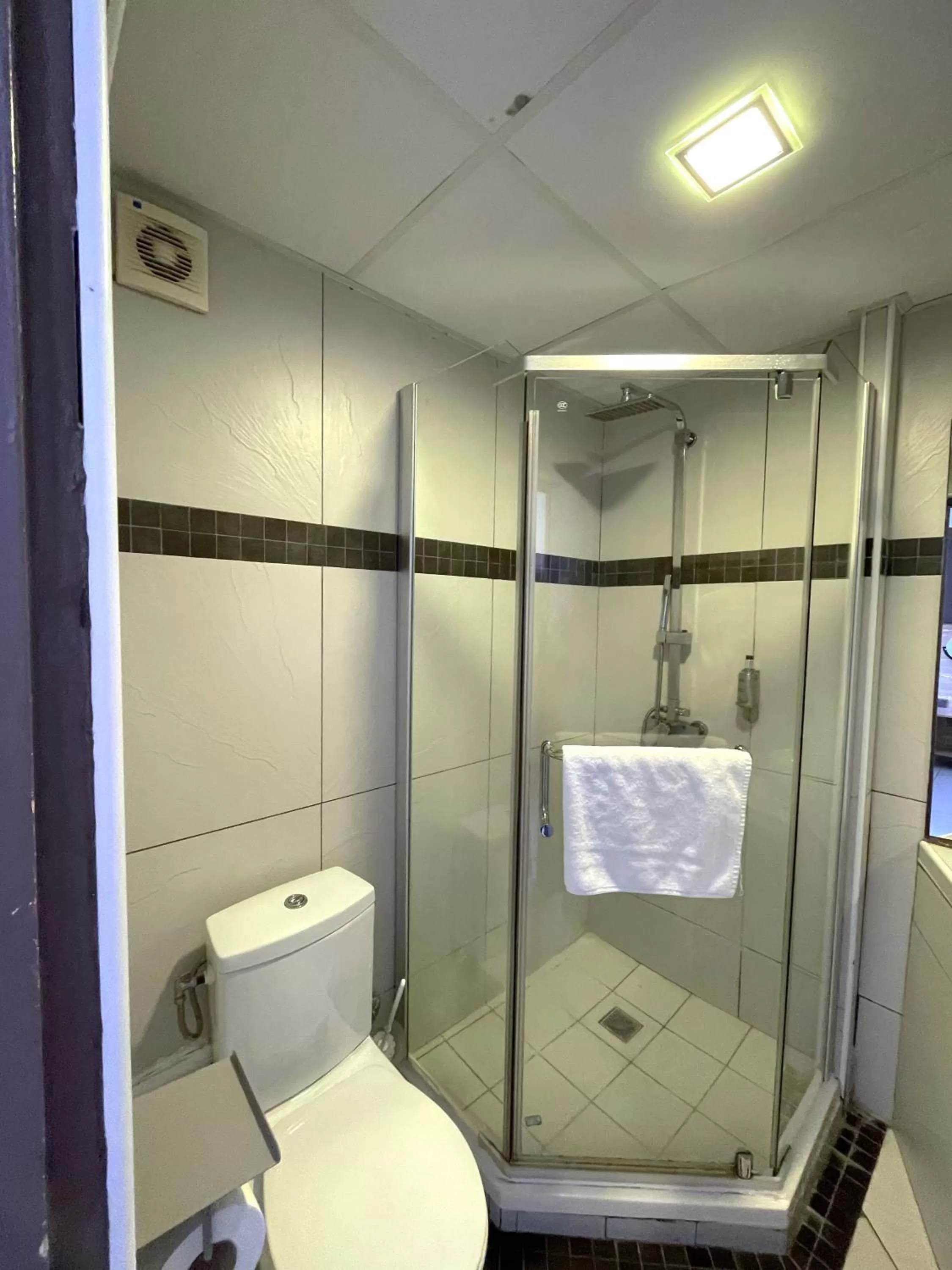 Shower in Hôtel Select - Réunion