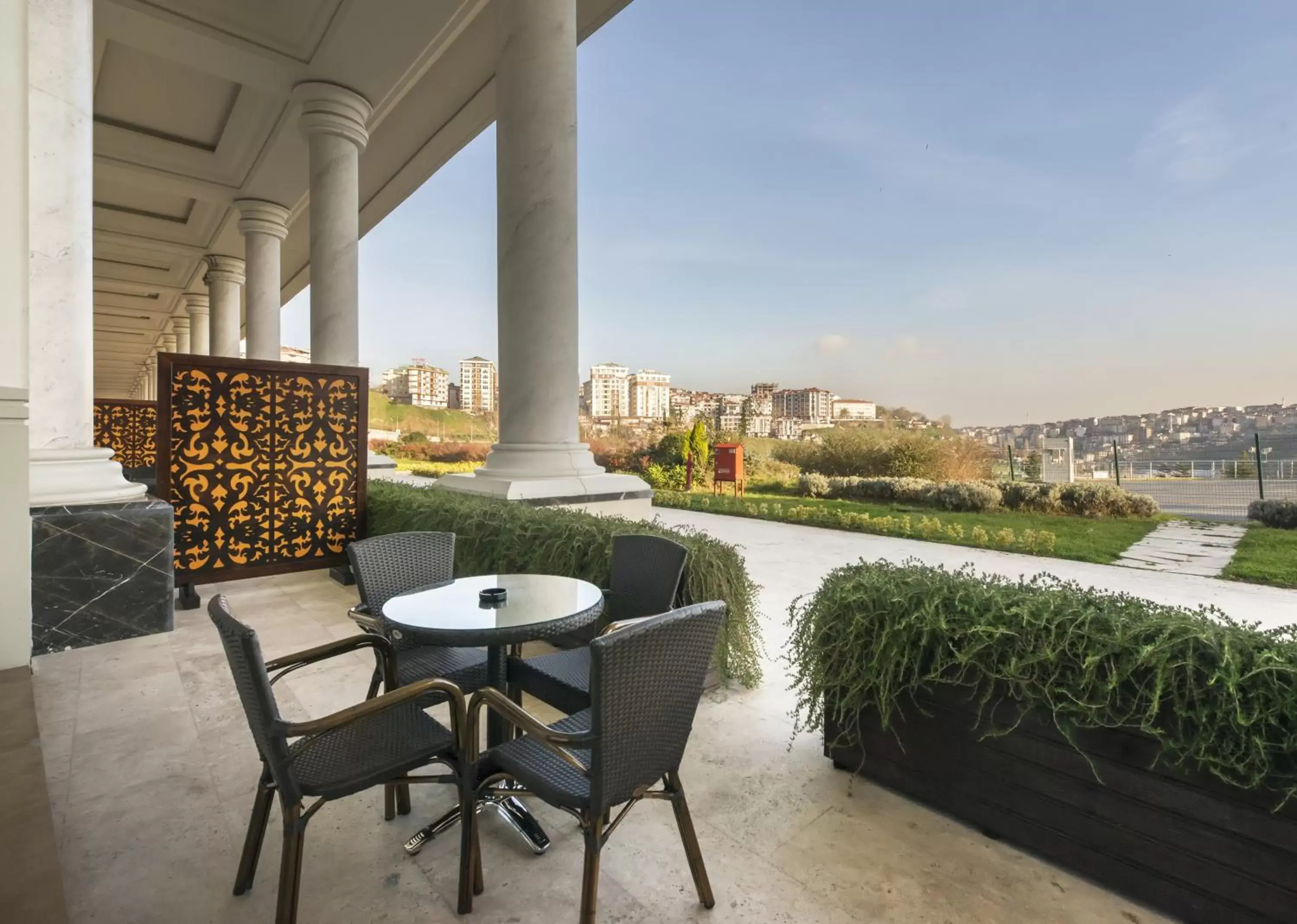 Patio, Balcony/Terrace in Vialand Palace Hotel