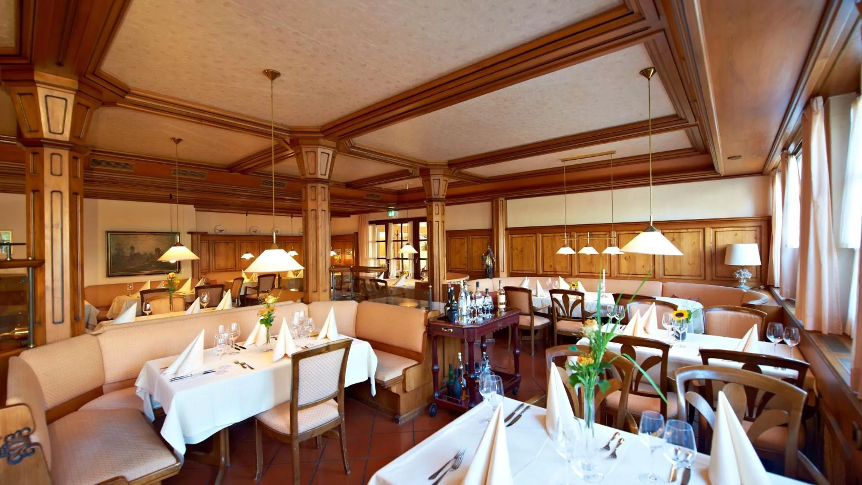 Restaurant/places to eat in Hirsch Hotel