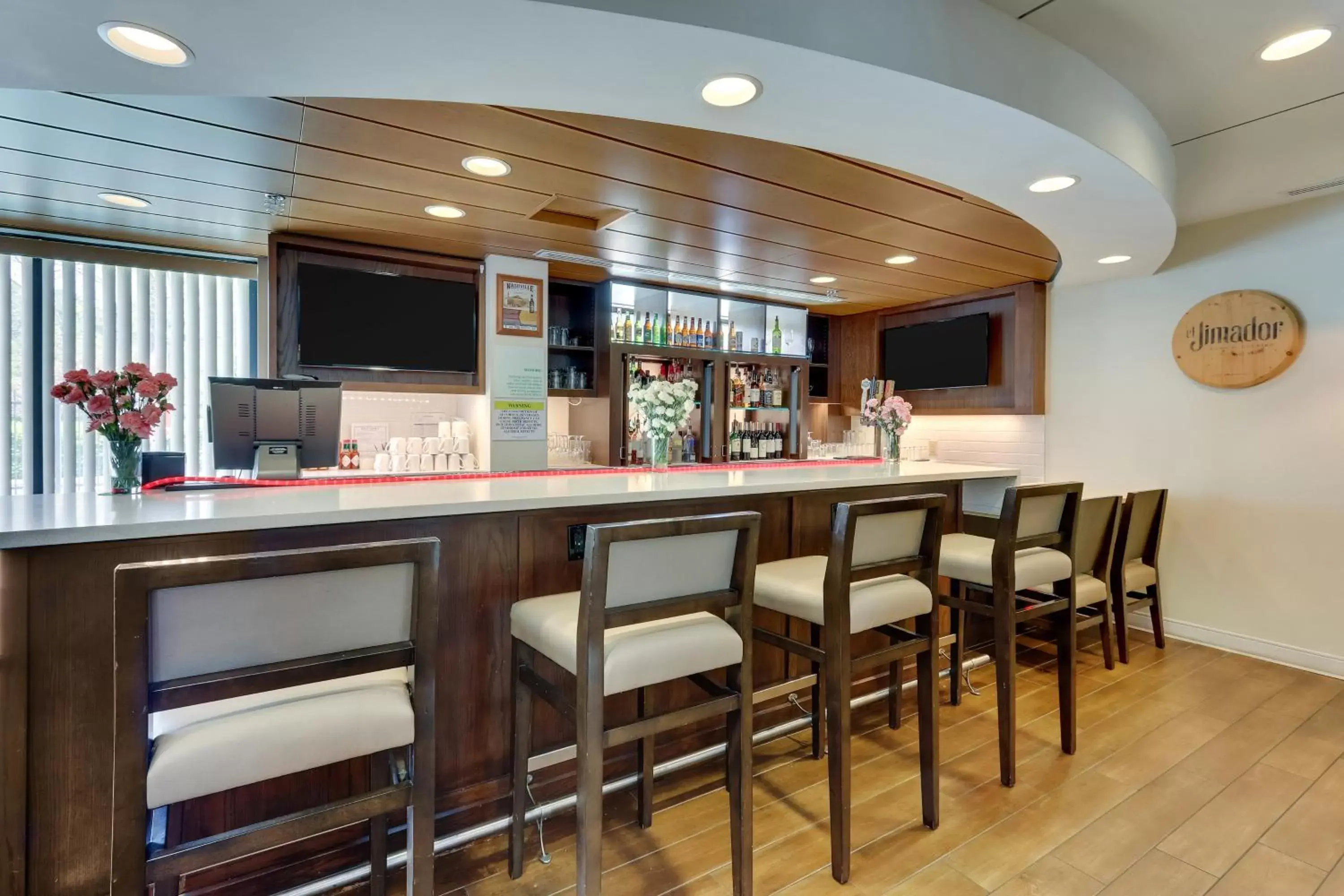 Lounge or bar, Lounge/Bar in Holiday Inn Franklin - Cool Springs, an IHG Hotel
