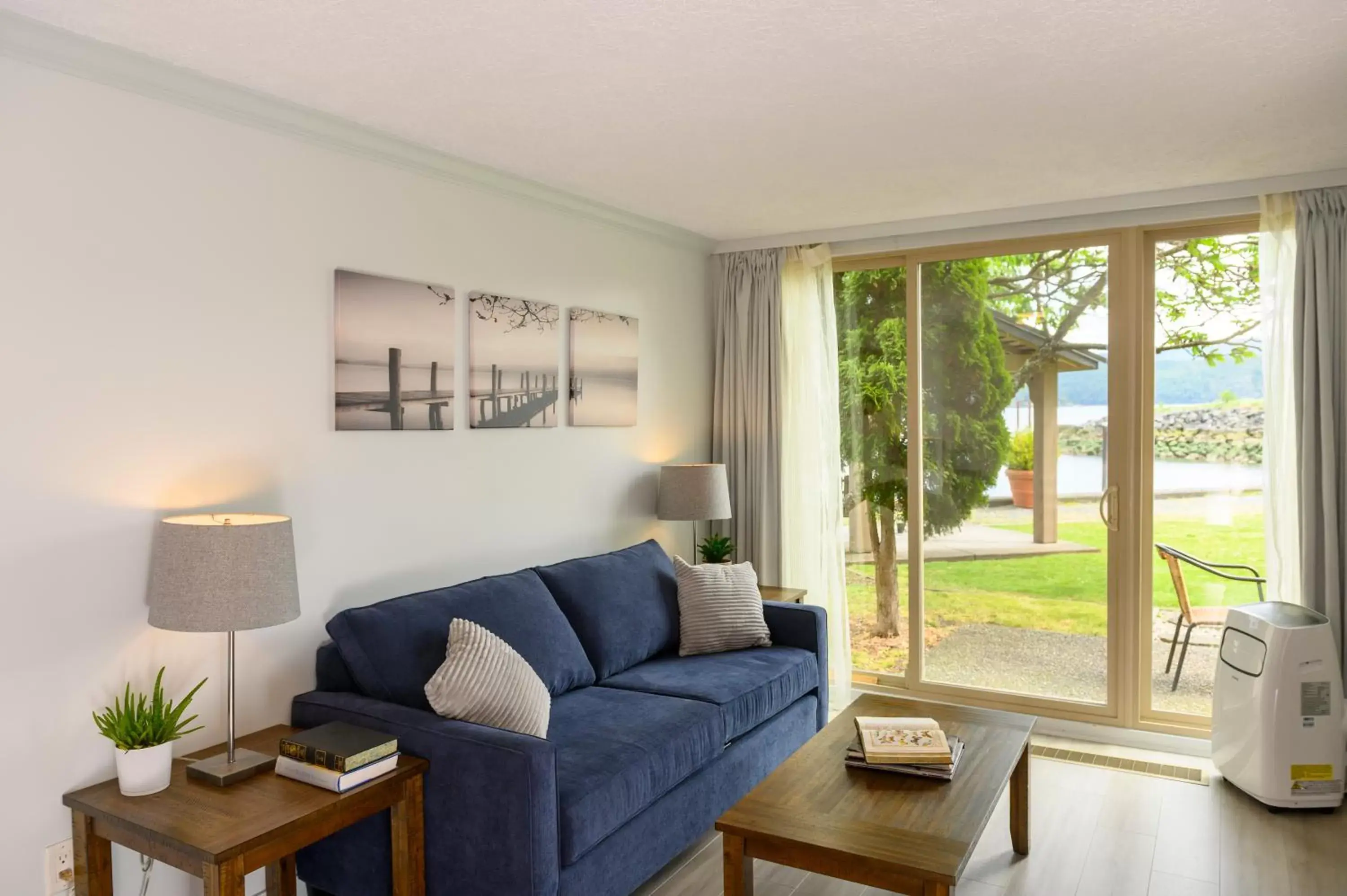 Living room, Seating Area in Oceanfront Suites at Cowichan Bay