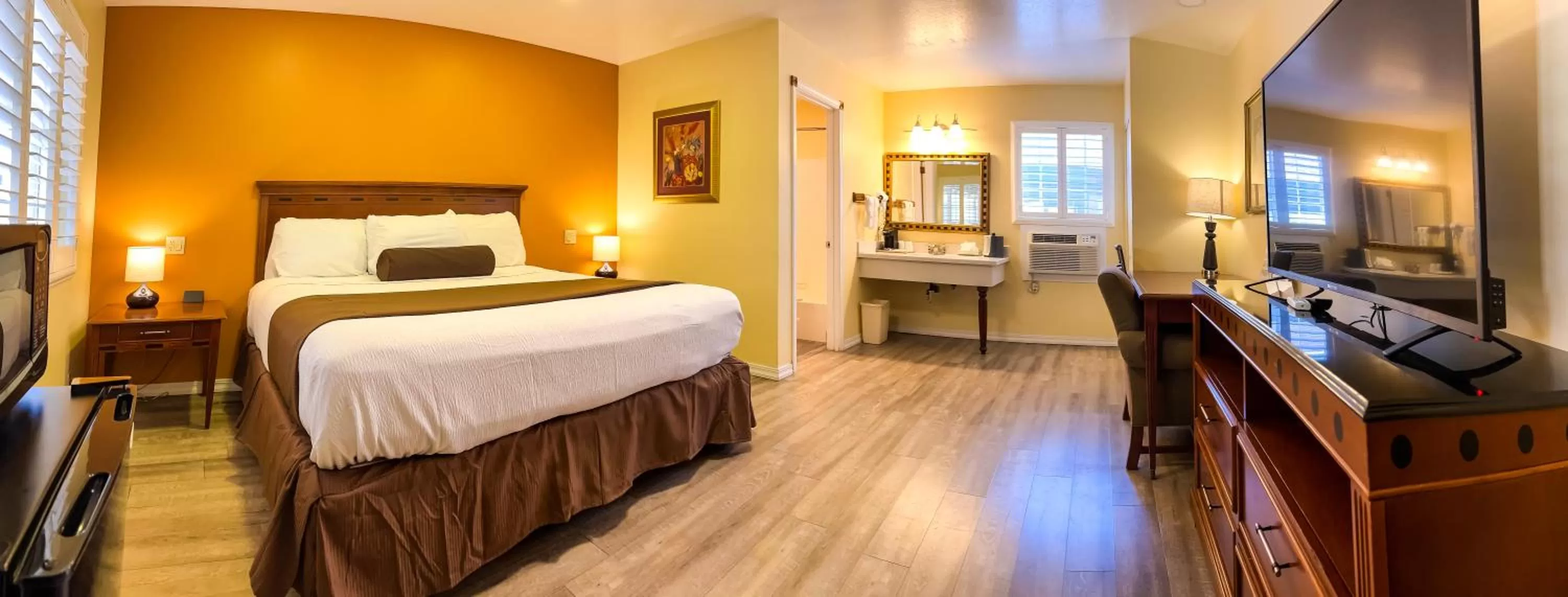 View (from property/room), Bed in The Old West Inn