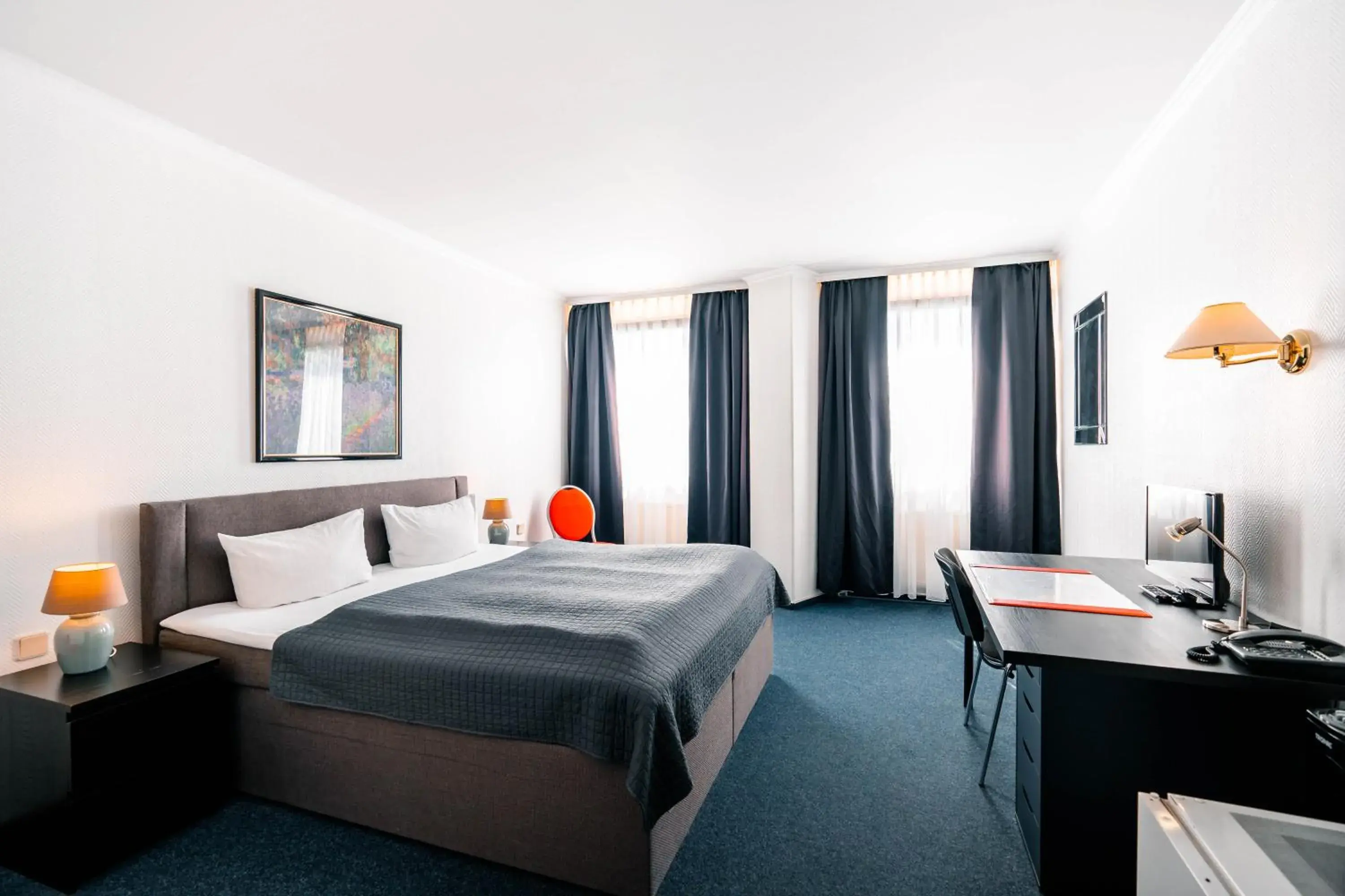 Photo of the whole room, Bed in Hotel Berliner Bär Photo of the whole room, Bed in Hotel Berliner Bär