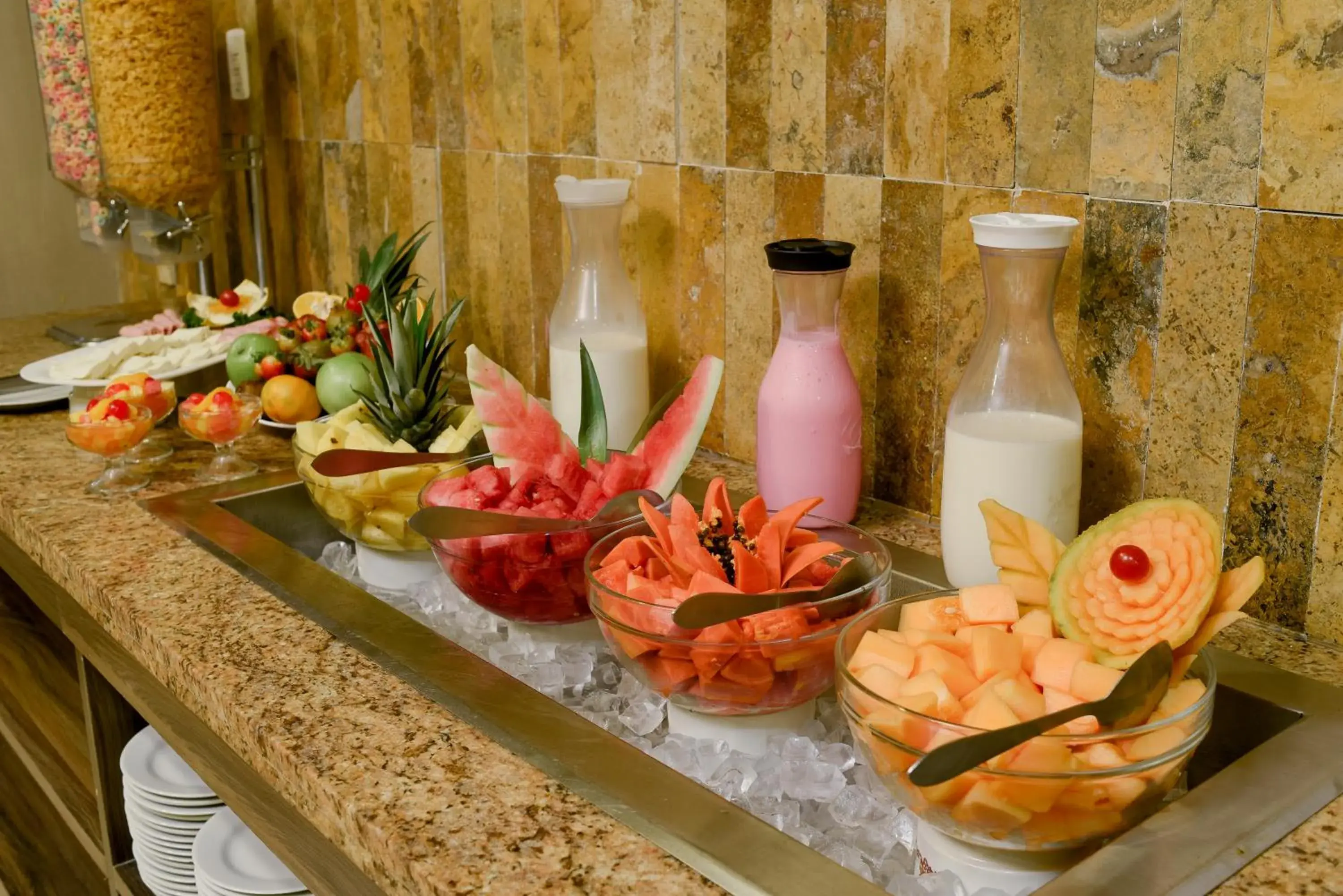 Buffet breakfast, Food in Howard Johnson Hotel Versalles Barranquilla