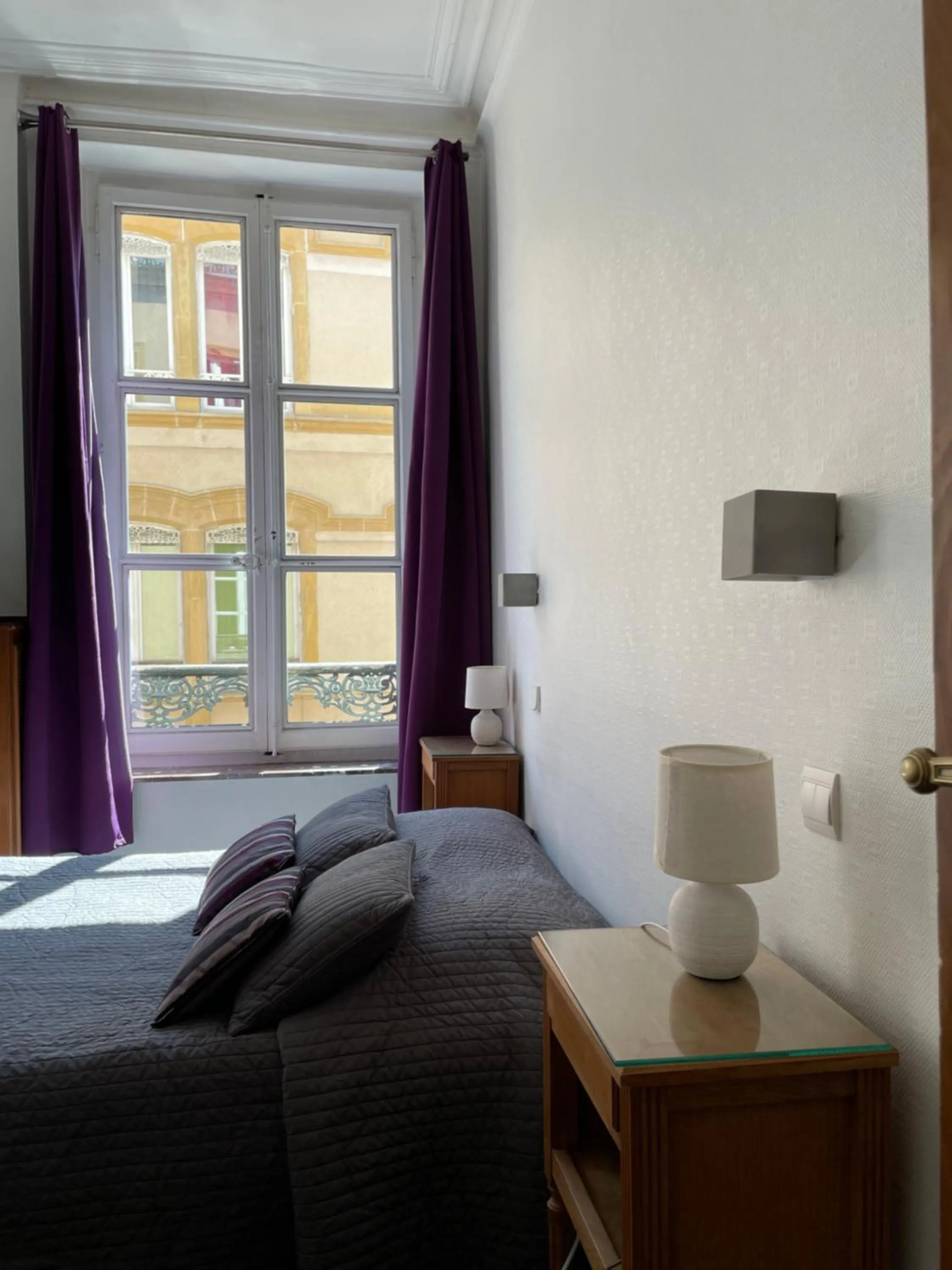 Bedroom in Hôtel du Centre