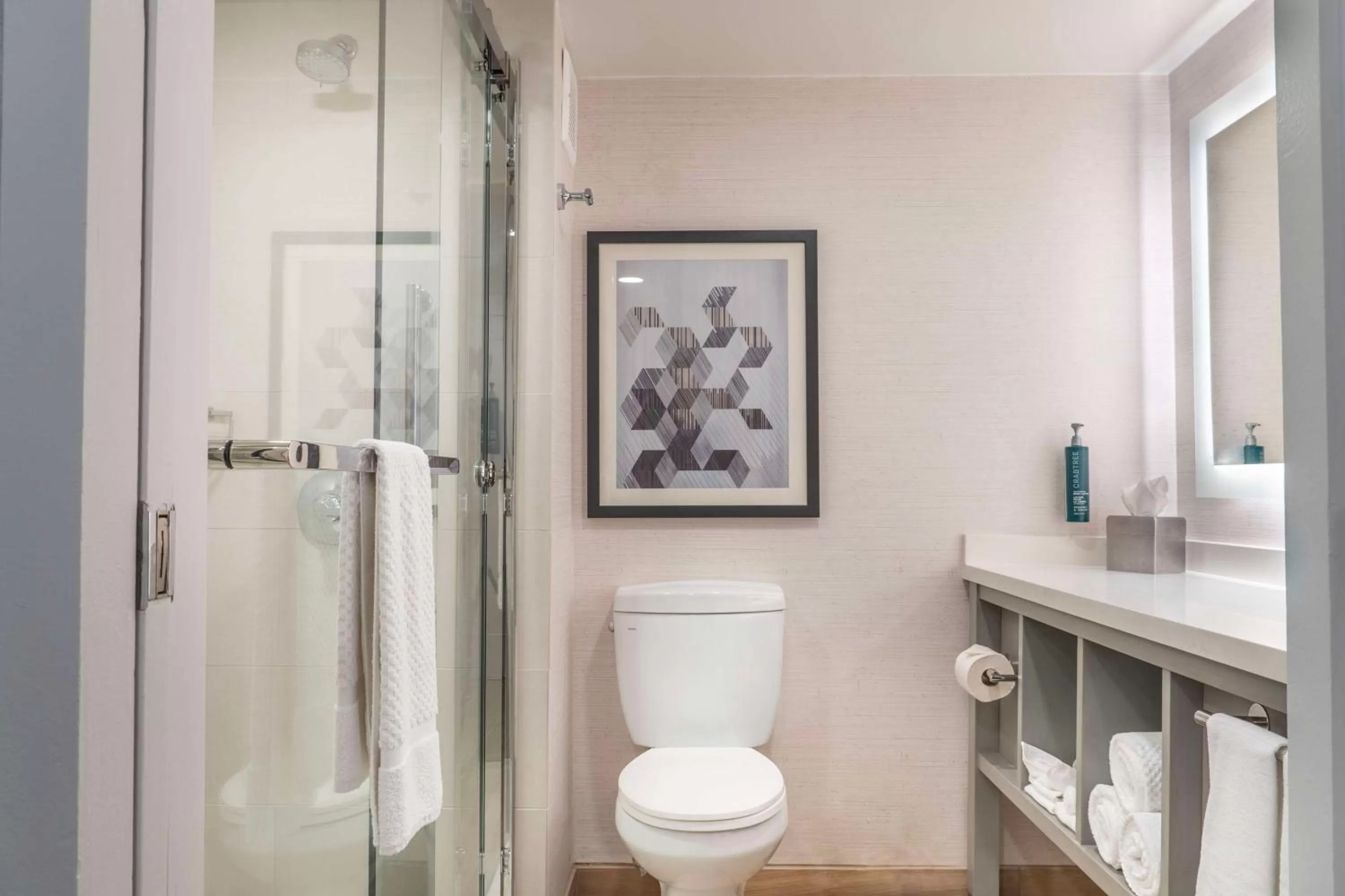 Corner King Room with Sofa Bed - Non - Smoking in DoubleTree by Hilton Orange County Airport