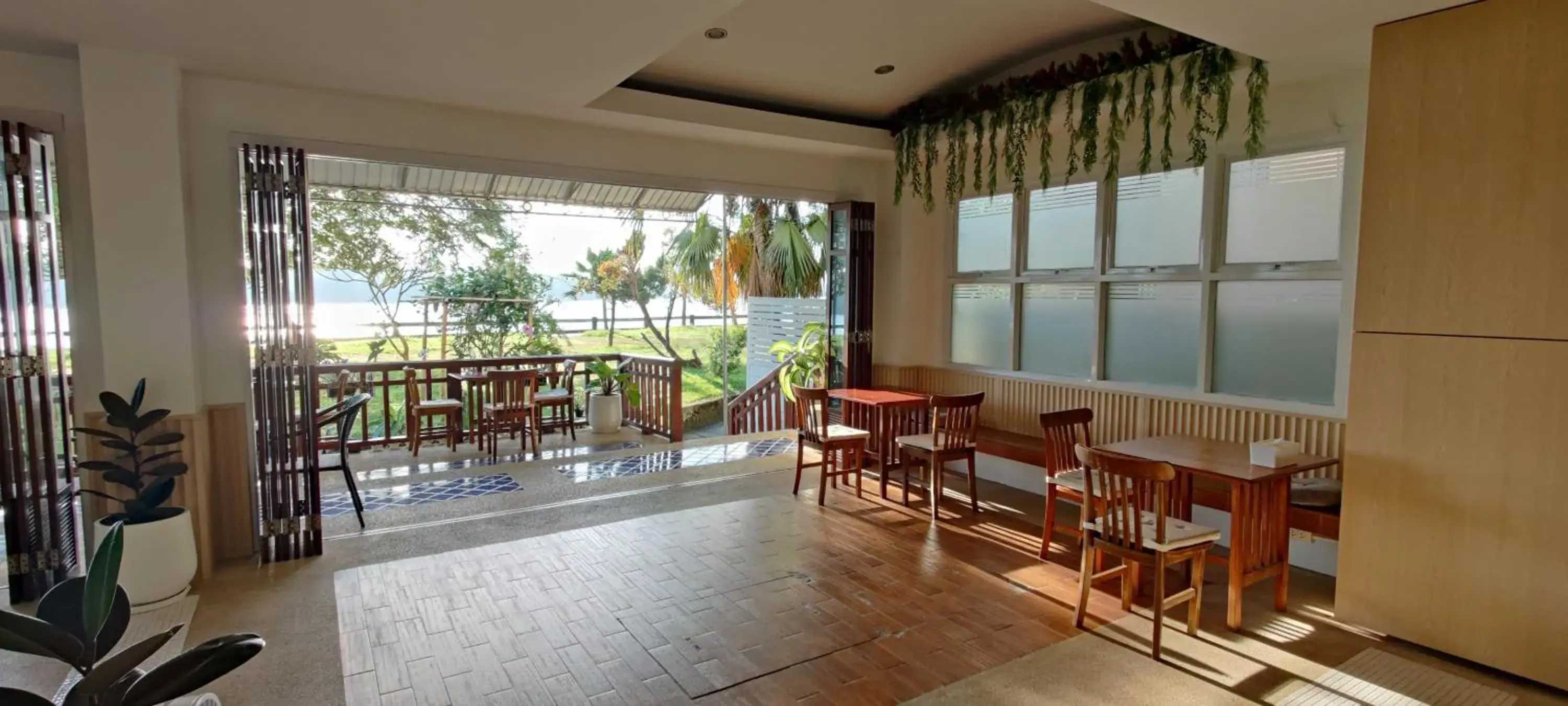 Dining area in Krabi River Hotel