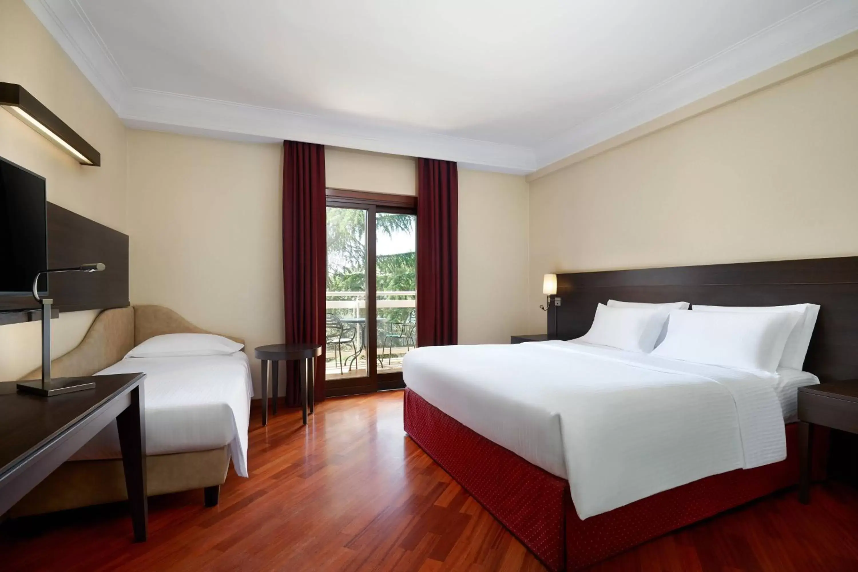 Photo of the whole room, Bed in Courtyard by Marriott Rome Central Park
