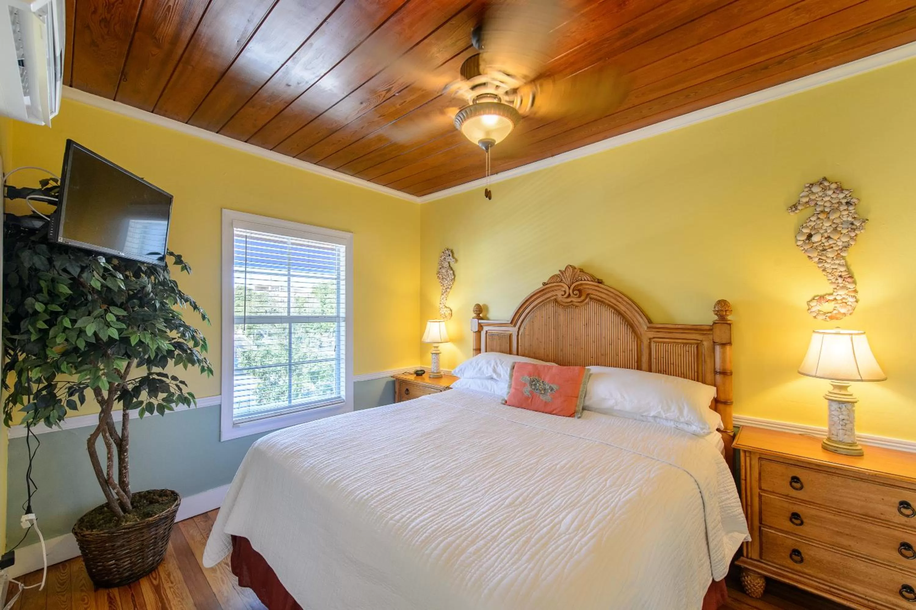 Bed in Old Colorado Inn